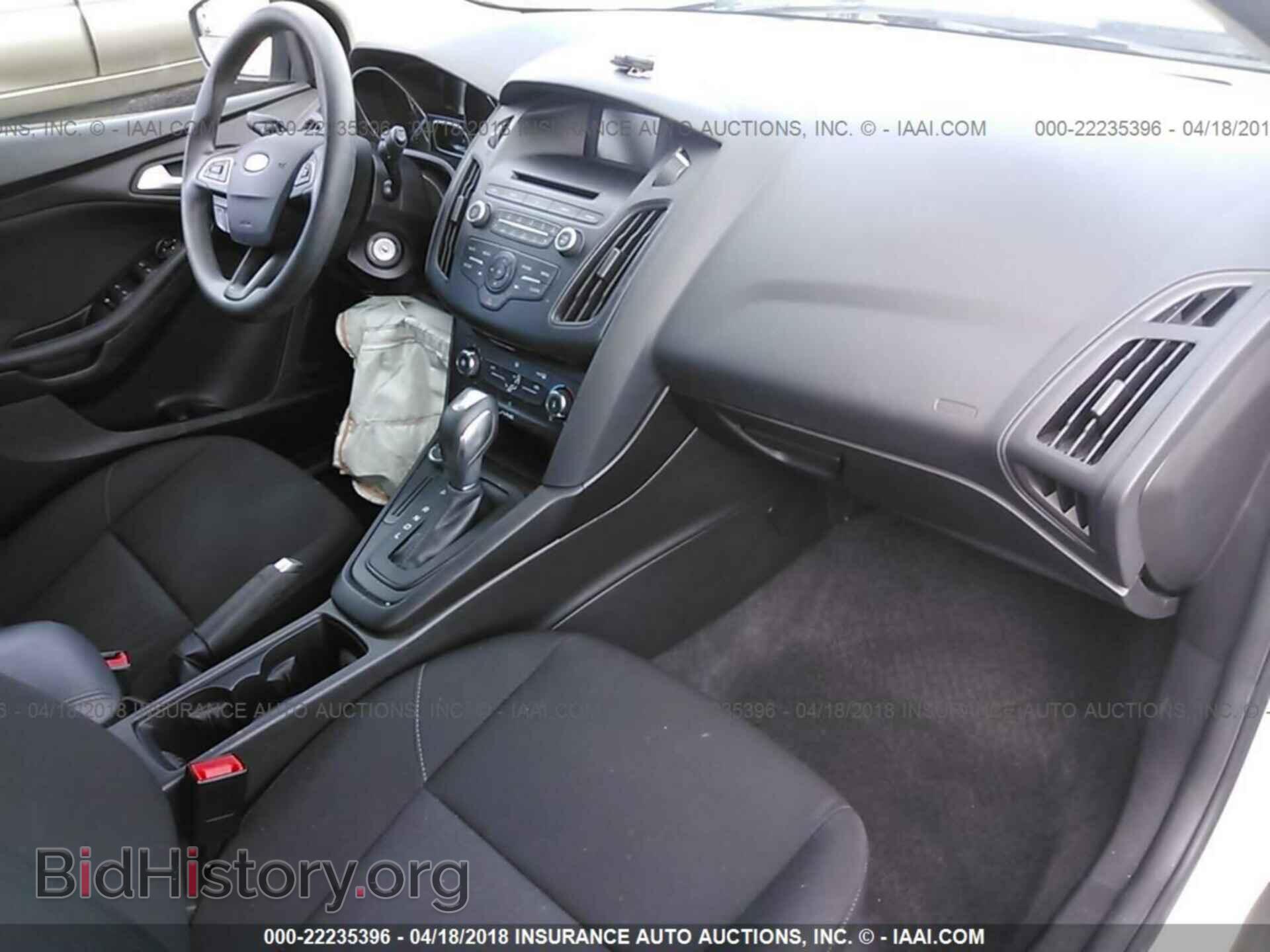 2016 Ford Focus - VIN: 1FADP3K22GL234717 - Photo 5