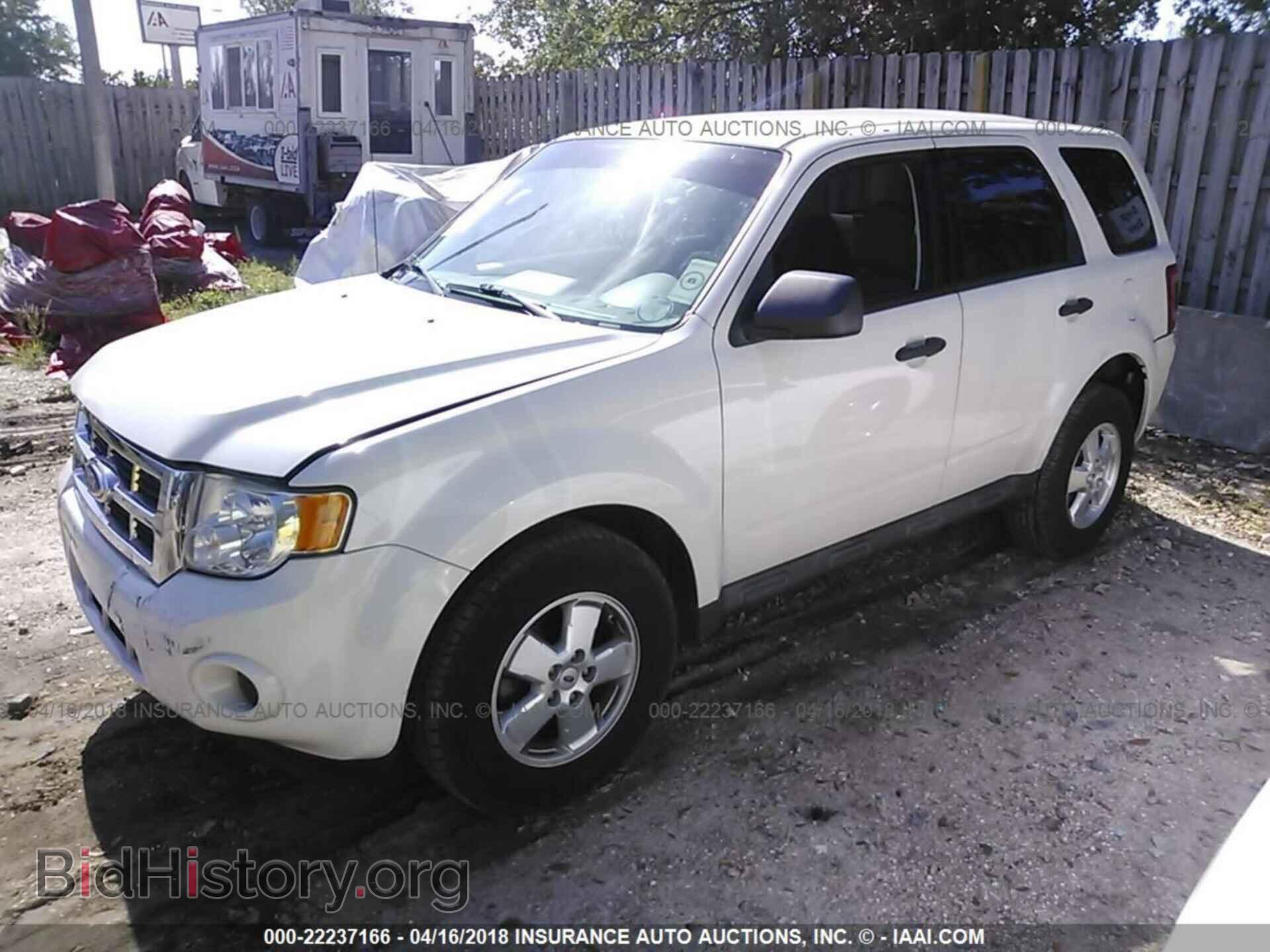 2011 Ford Escape - VIN: 1FMCU0C78BKC02324 - Фото 2