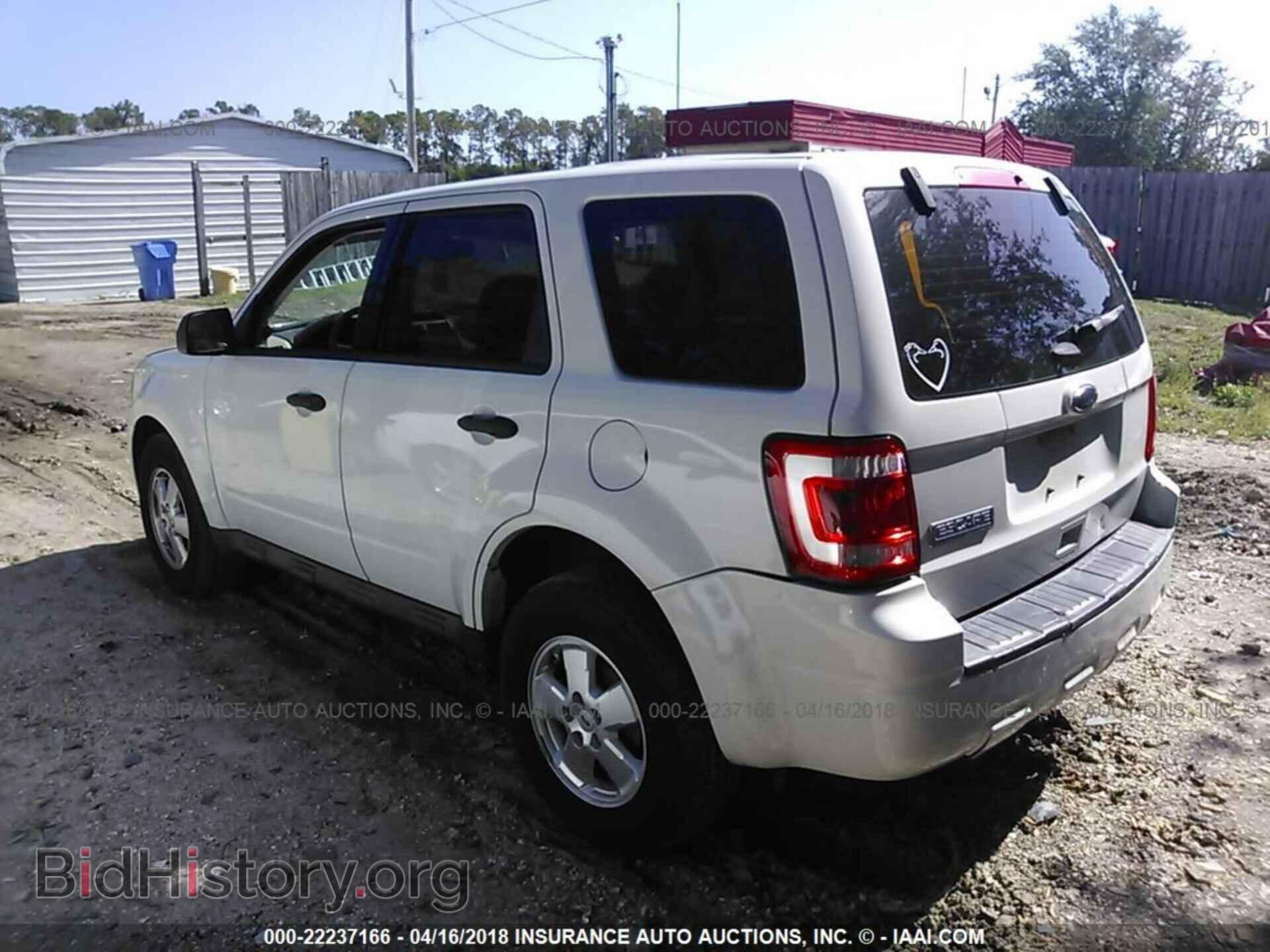 2011 Ford Escape - VIN: 1FMCU0C78BKC02324 - Фото 3