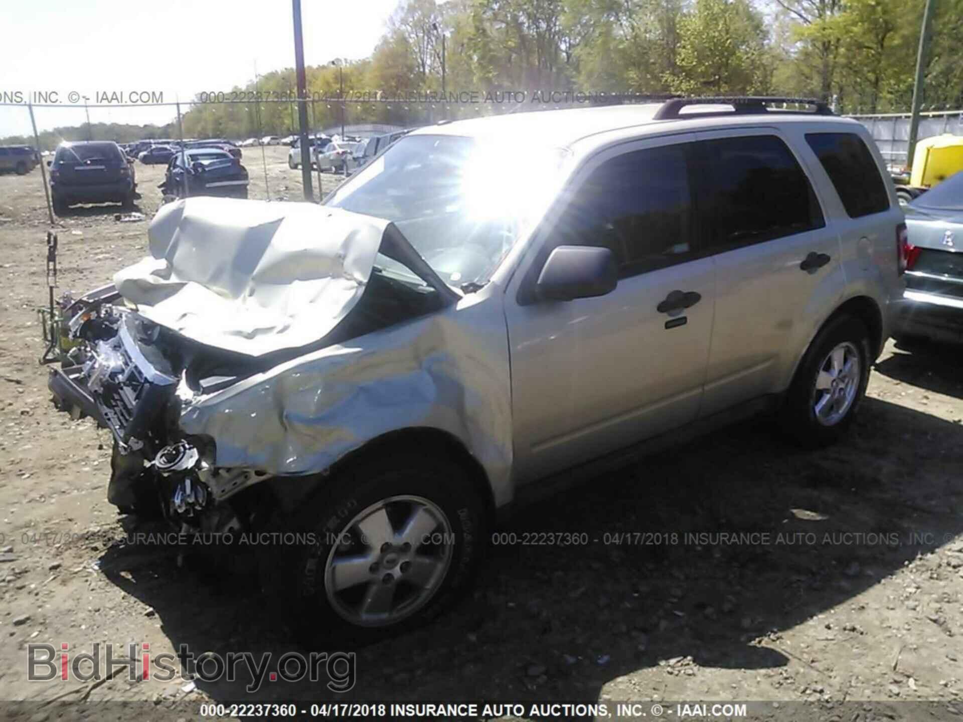2011 Ford Escape - VIN: 1FMCU9D76BKC12370 - Photo 2