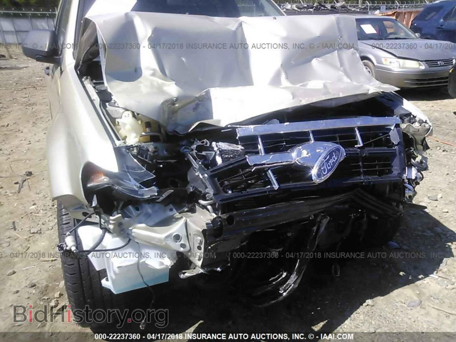 2011 Ford Escape - VIN: 1FMCU9D76BKC12370 - Photo 6