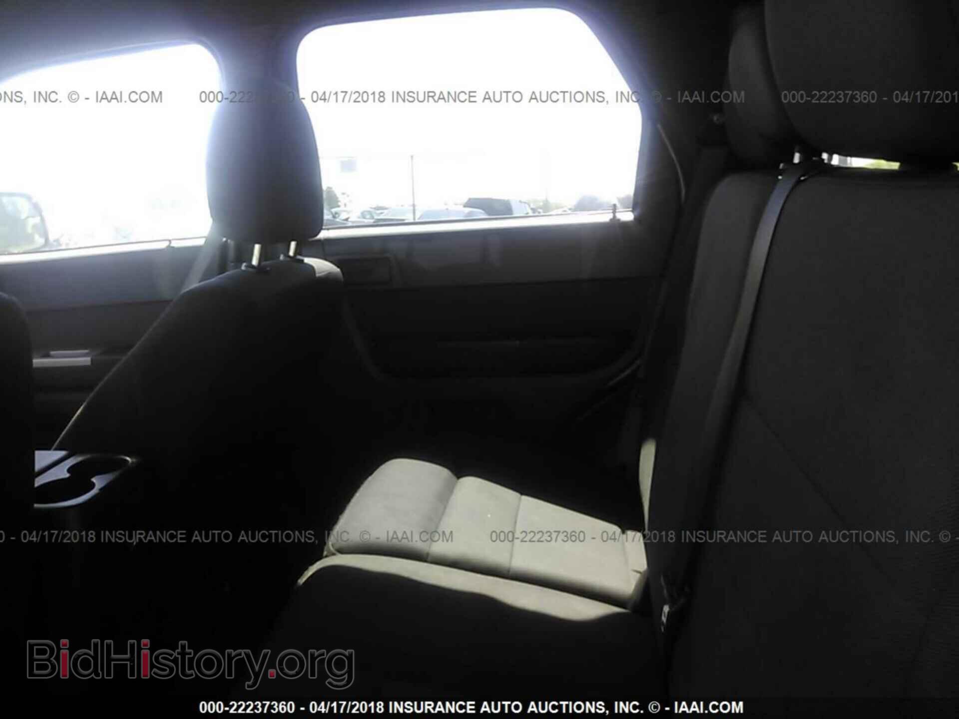 2011 Ford Escape - VIN: 1FMCU9D76BKC12370 - Photo 8