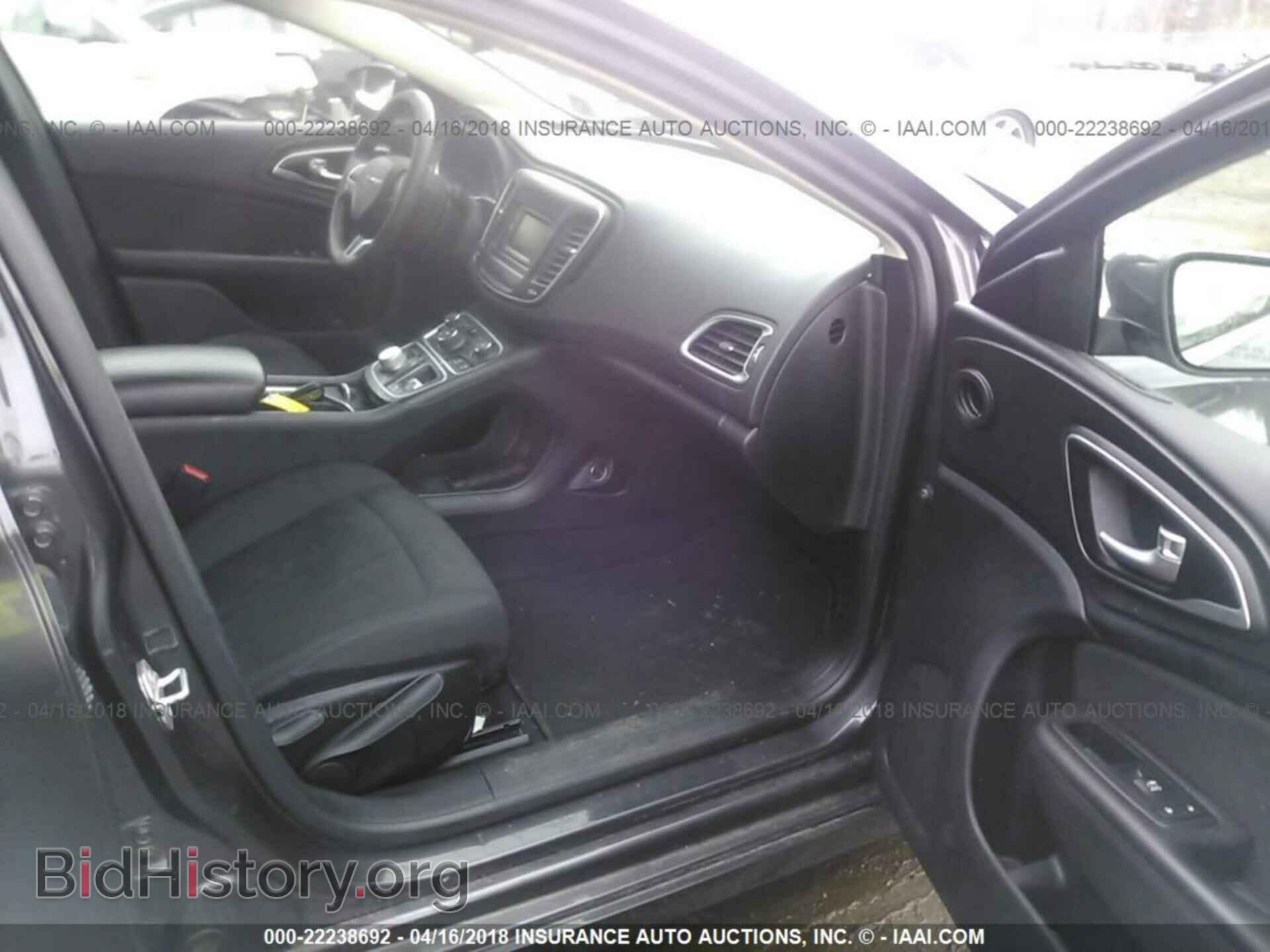 2016 Chrysler 200 - VIN: 1C3CCCAB3GN145332 - Photo 5