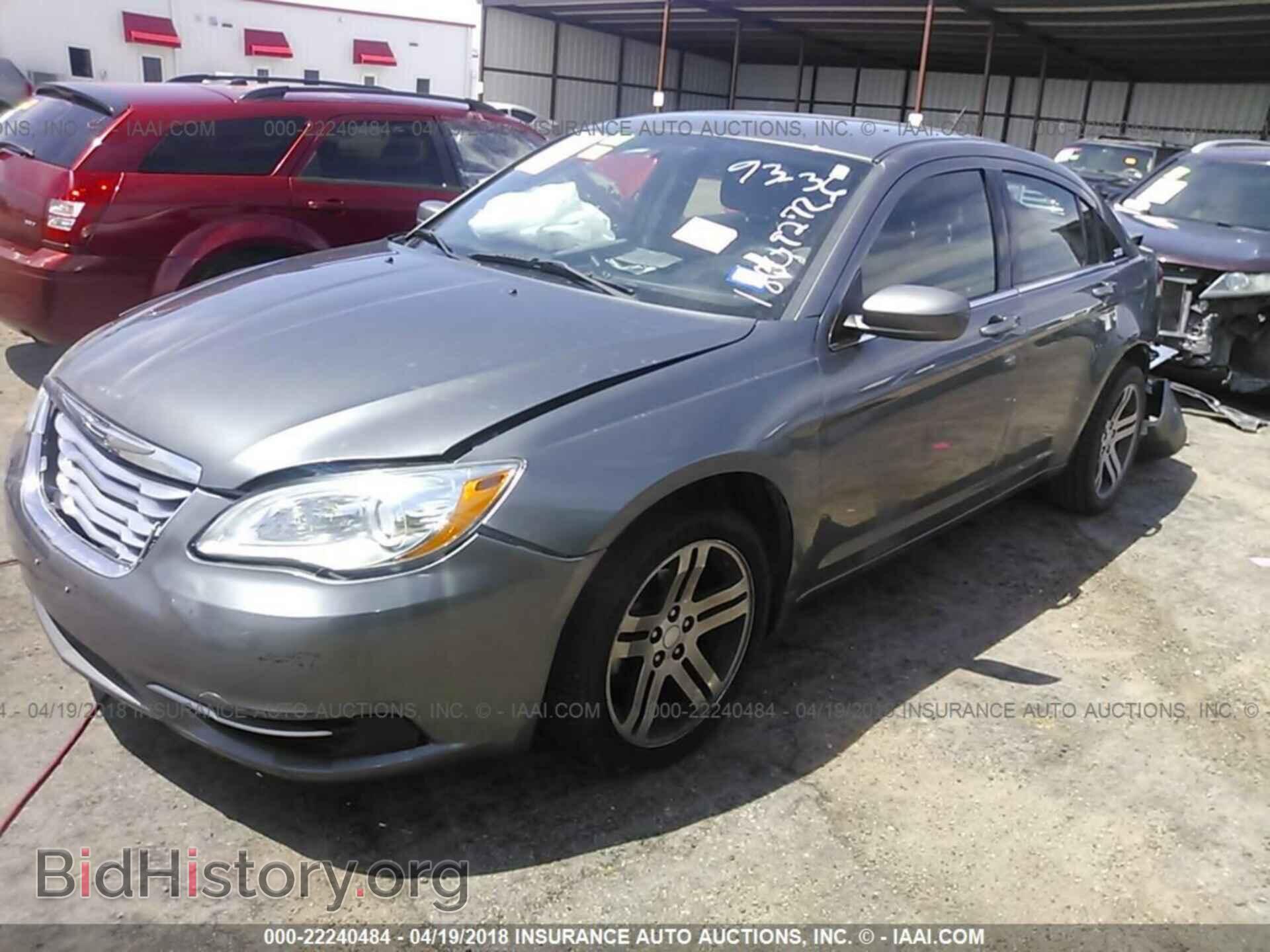 2013 Chrysler 200 - VIN: 1C3CCBBB7DN735098 - Photo 2