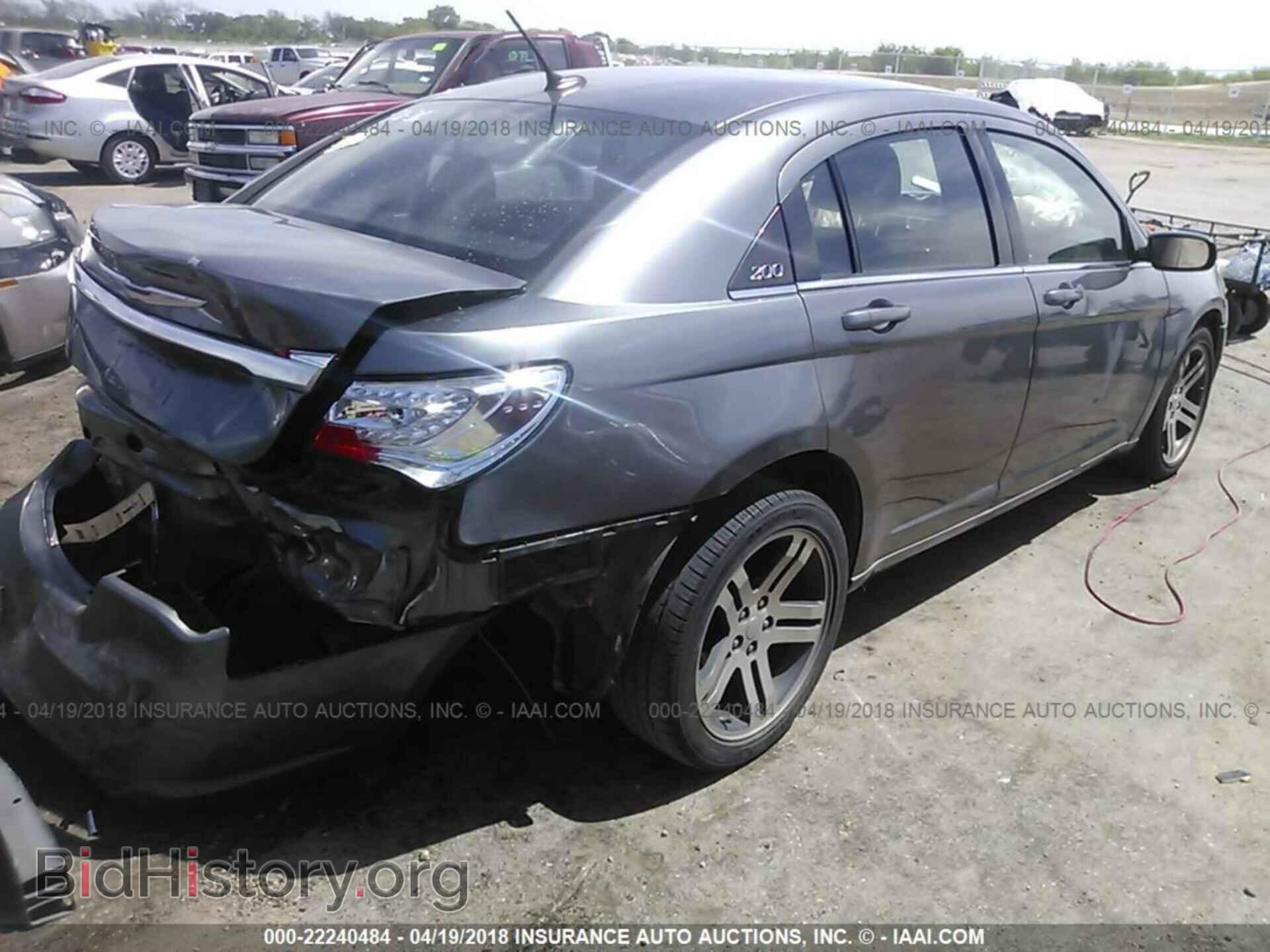2013 Chrysler 200 - VIN: 1C3CCBBB7DN735098 - Photo 4