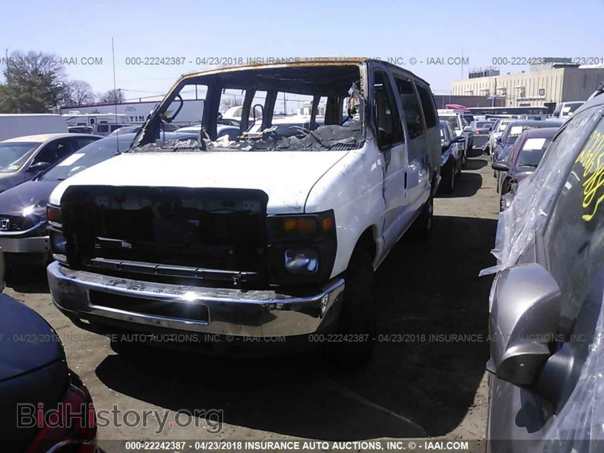 2011 Ford Econoline - VIN: 1FBSS3BL5BDA23561 - Фото 2