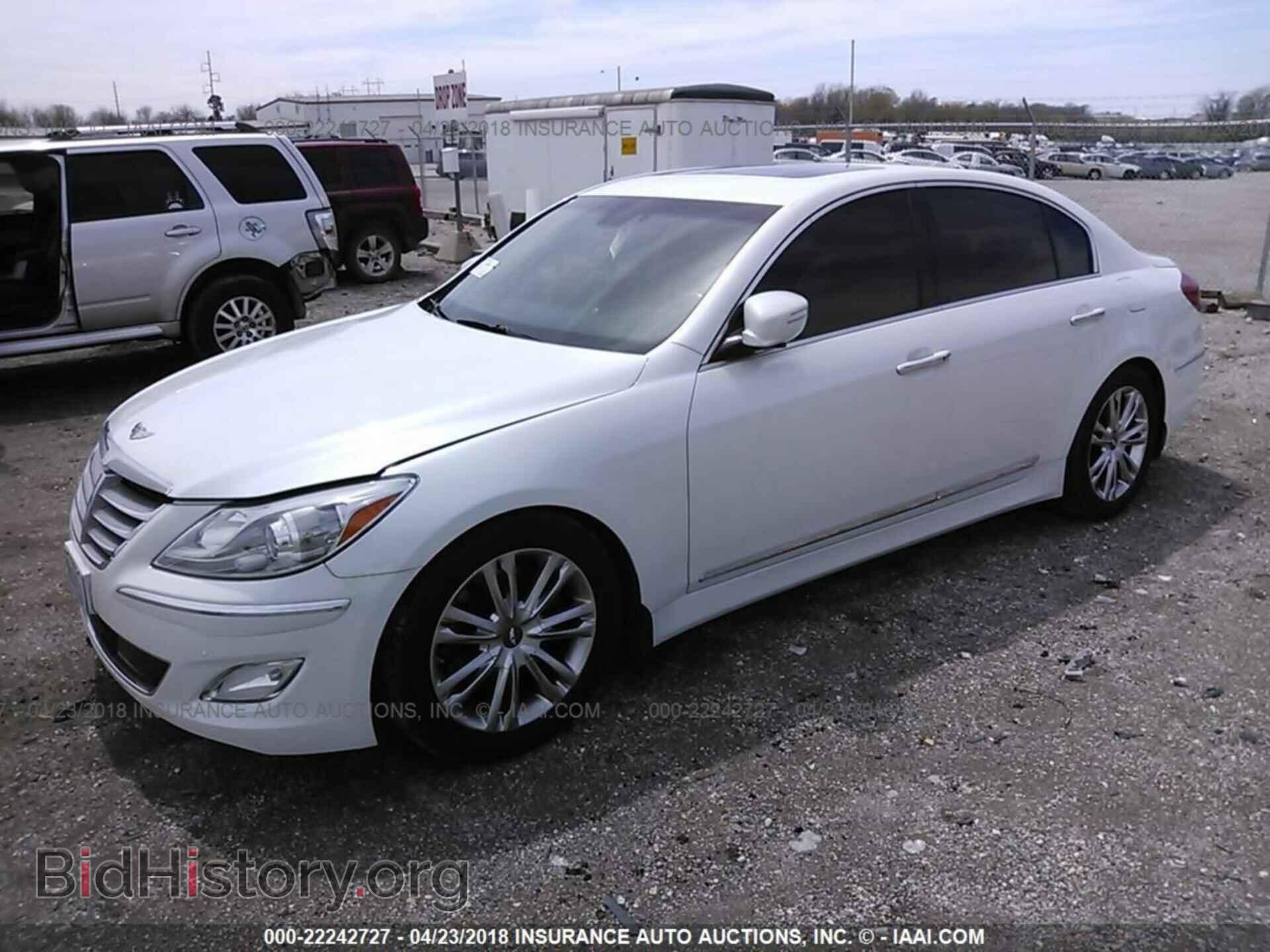 2012 Hyundai Genesis - VIN: KMHGC4DF1CU185566 - Фото 2