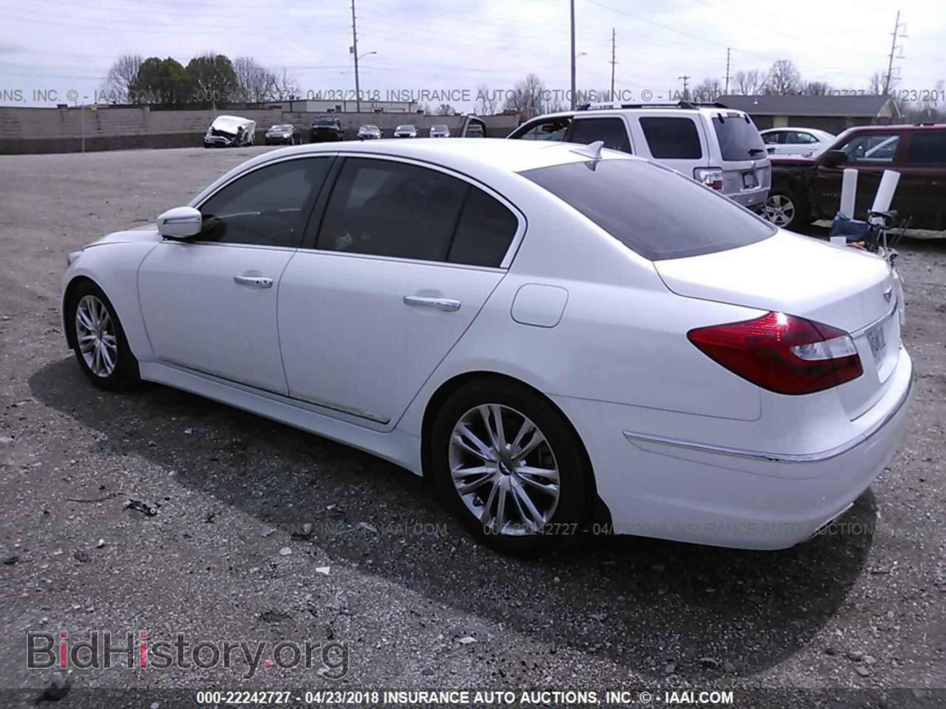 2012 Hyundai Genesis - VIN: KMHGC4DF1CU185566 - Фото 3