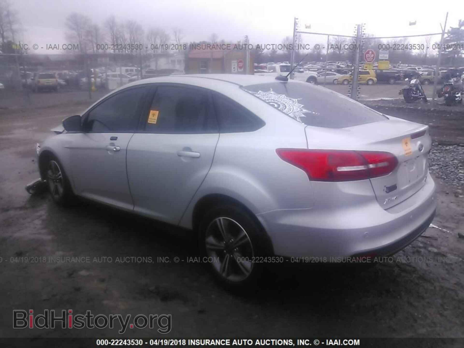 2016 Ford Focus - VIN: 1FADP3FE7GL229498 - Photo 3