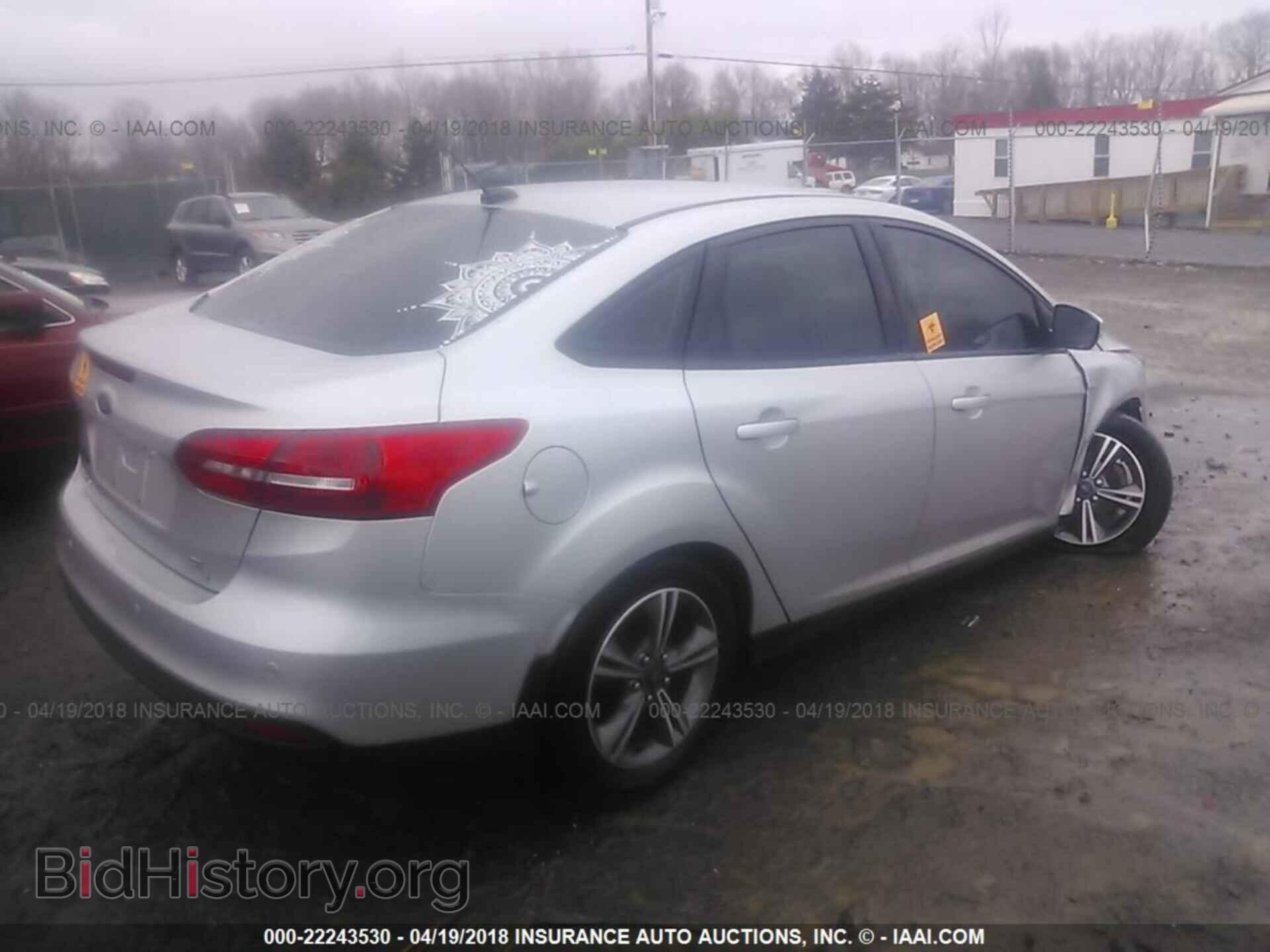 2016 Ford Focus - VIN: 1FADP3FE7GL229498 - Photo 4