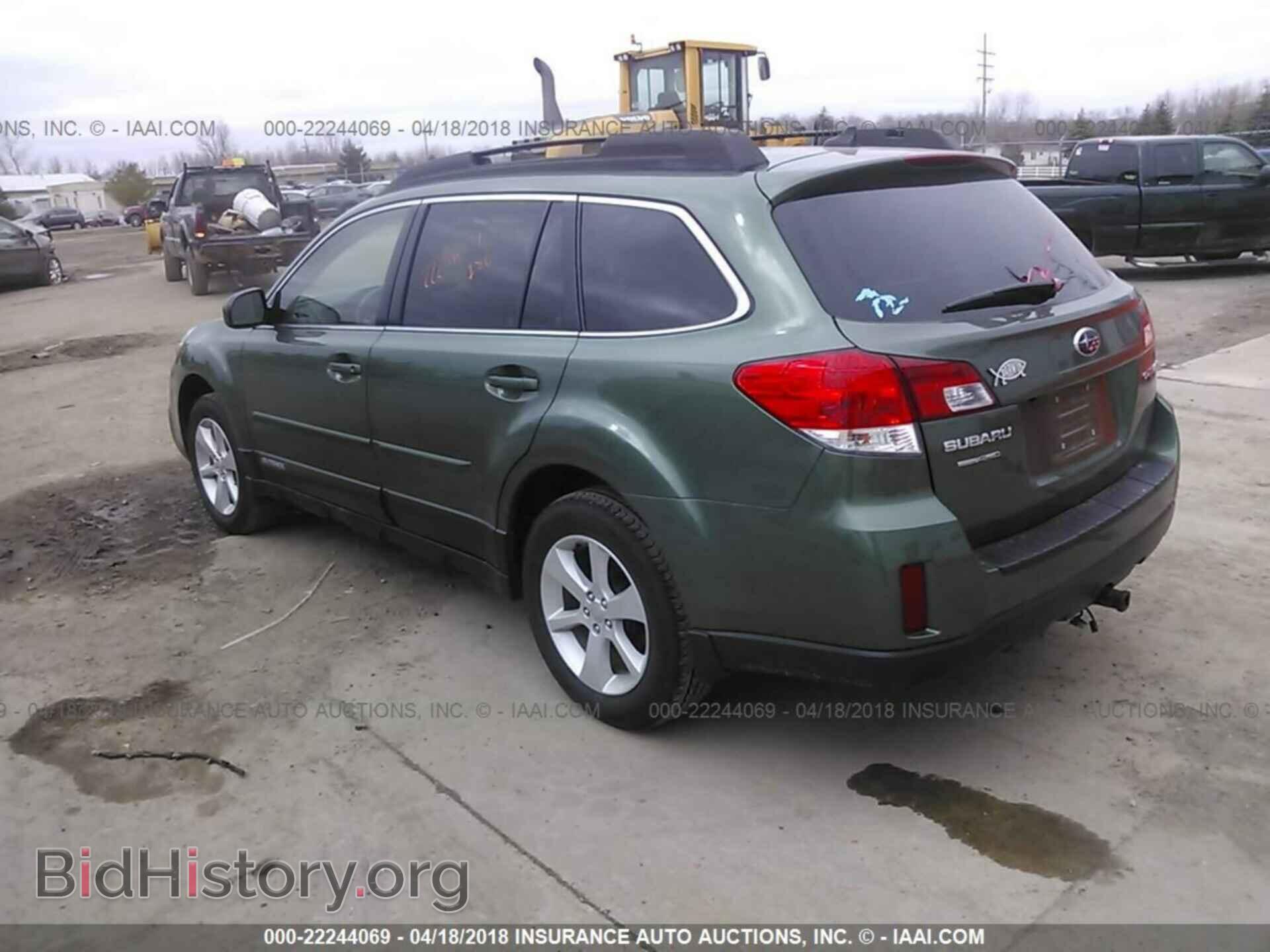 2014 Subaru Outback - VIN: 4S4BRCDC1E3296068 - Photo 3