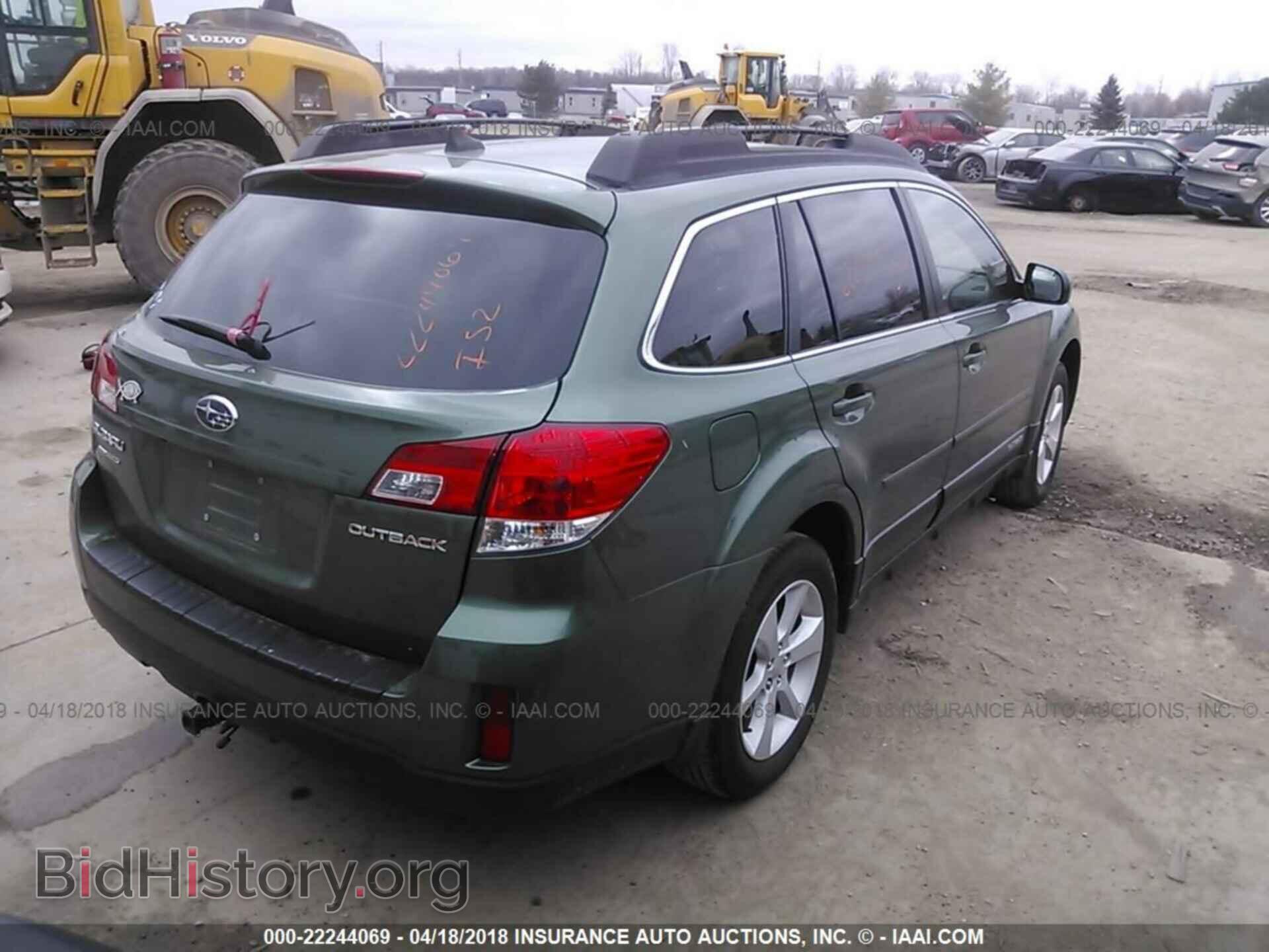 2014 Subaru Outback - VIN: 4S4BRCDC1E3296068 - Photo 4