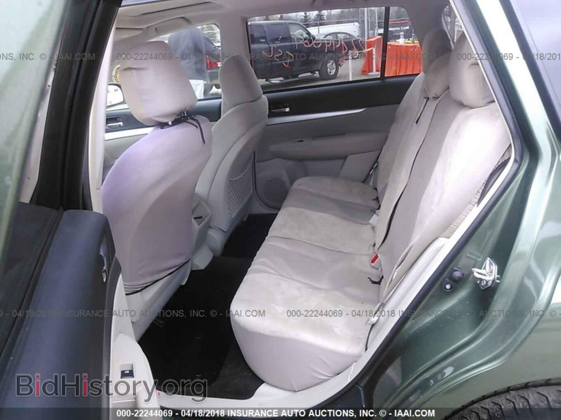 2014 Subaru Outback - VIN: 4S4BRCDC1E3296068 - Photo 8