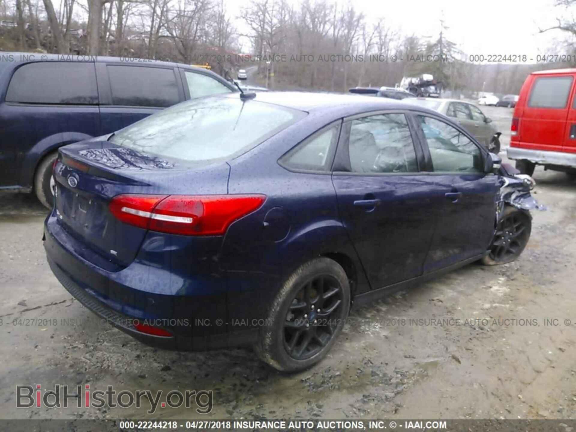 2016 Ford Focus - VIN: 1FADP3F23GL307619 - Photo 4