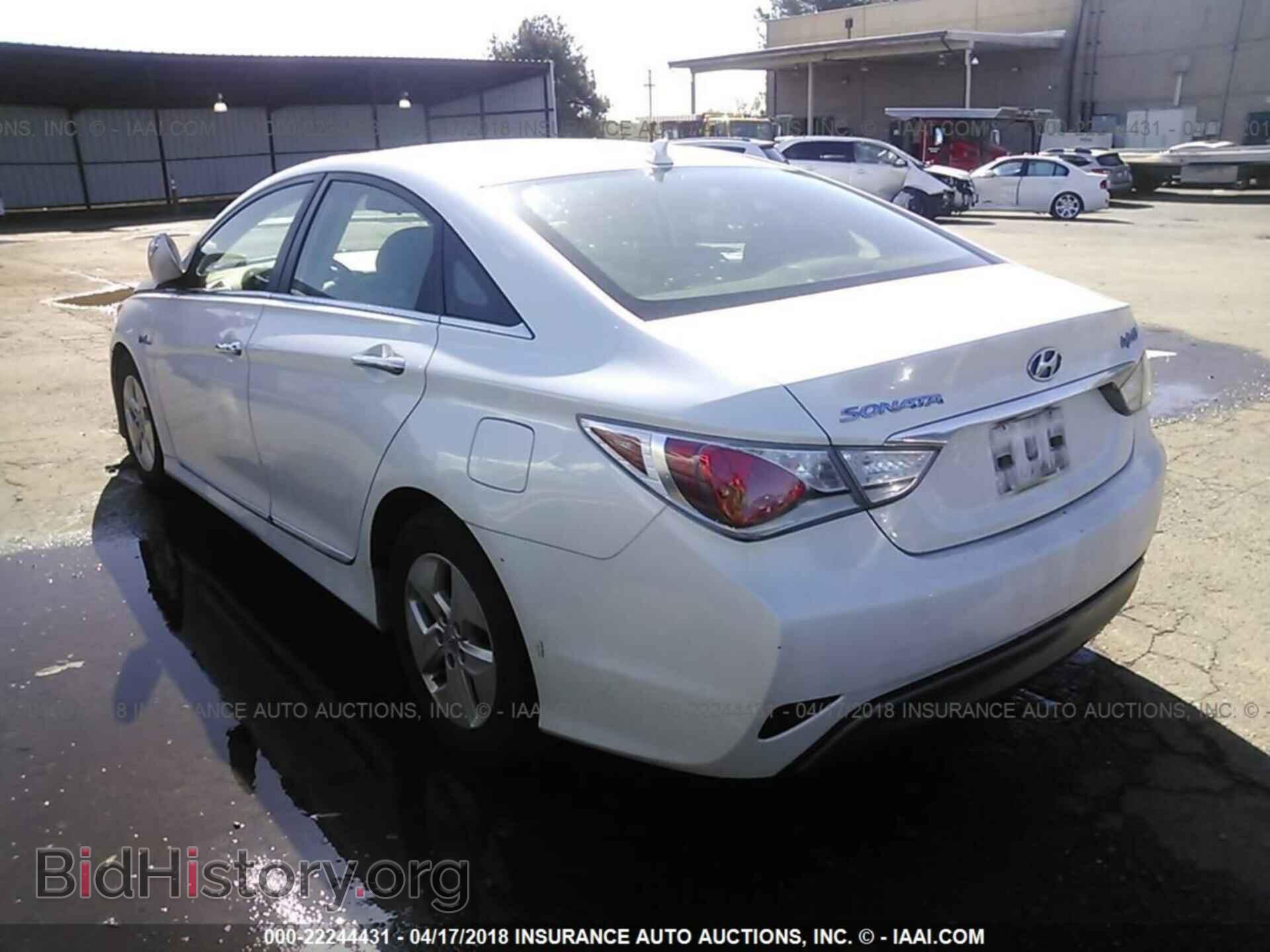 2012 Hyundai Sonata - VIN: KMHEC4A44CA029128 - Photo 3