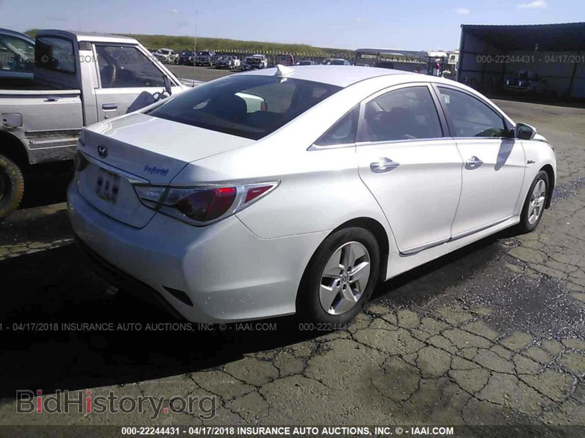 2012 Hyundai Sonata - VIN: KMHEC4A44CA029128 - Photo 4