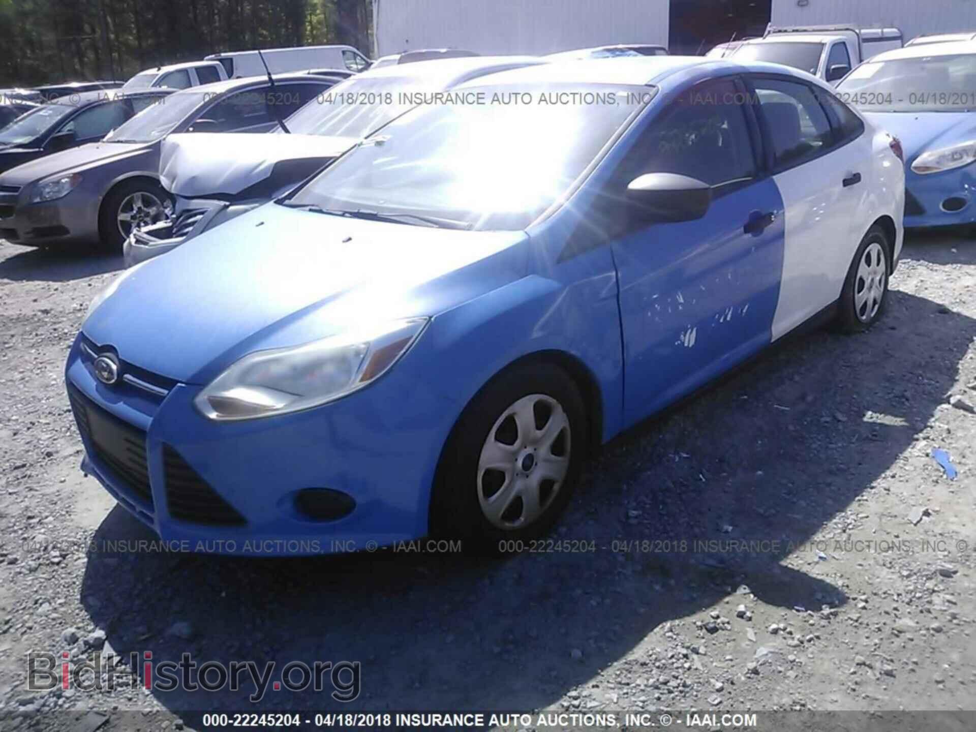 2013 Ford Focus - VIN: 1FADP3E2XDL132900 - Photo 2