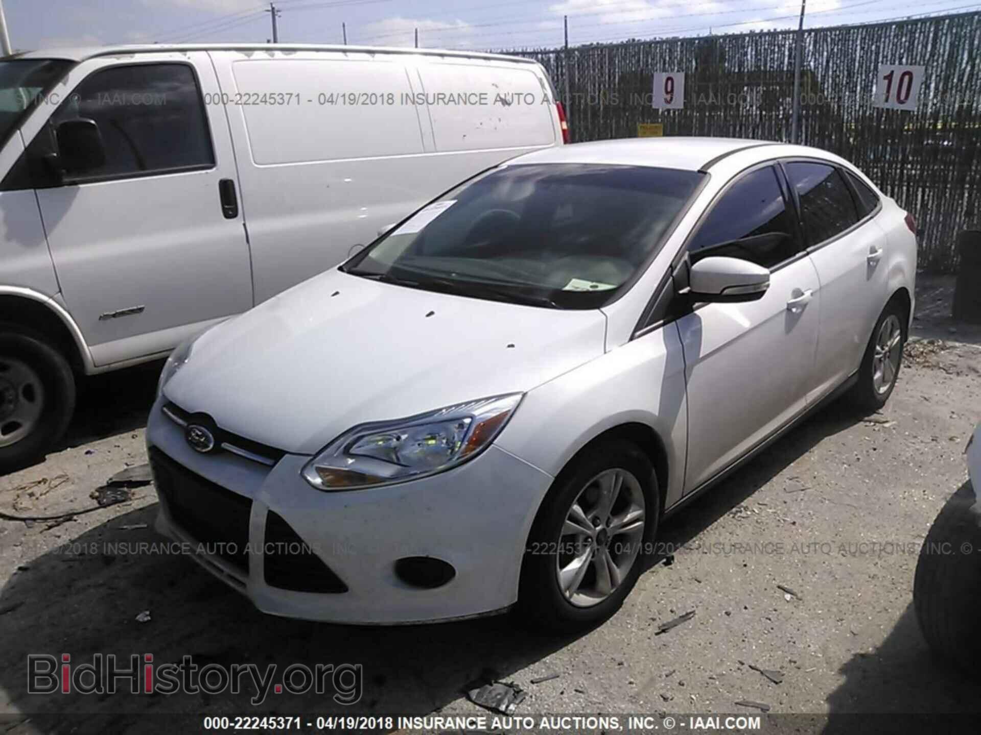 2014 Ford Focus - VIN: 1FADP3F21EL426377 - Фото 2