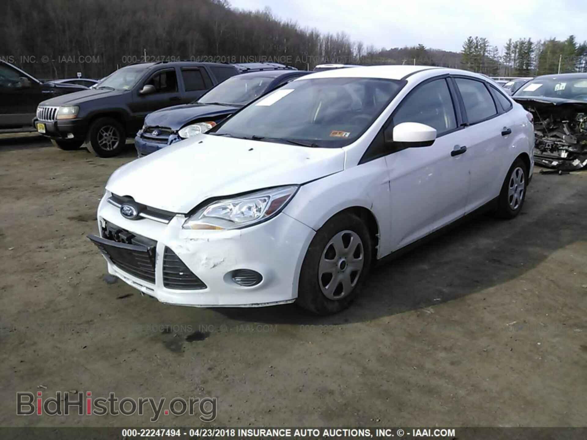 2014 Ford Focus - VIN: 1FADP3E22EL418452 - Photo 2