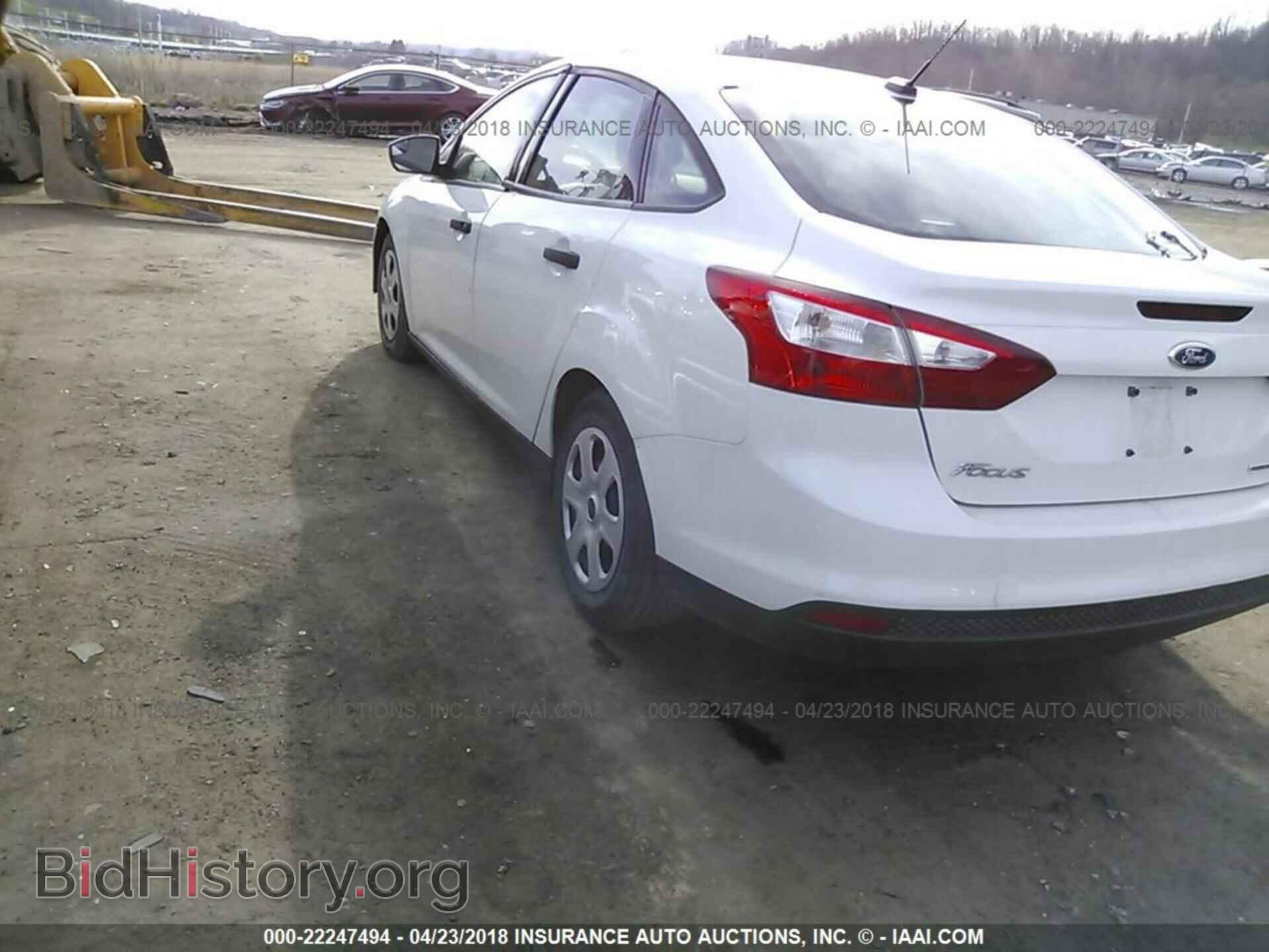 2014 Ford Focus - VIN: 1FADP3E22EL418452 - Photo 3