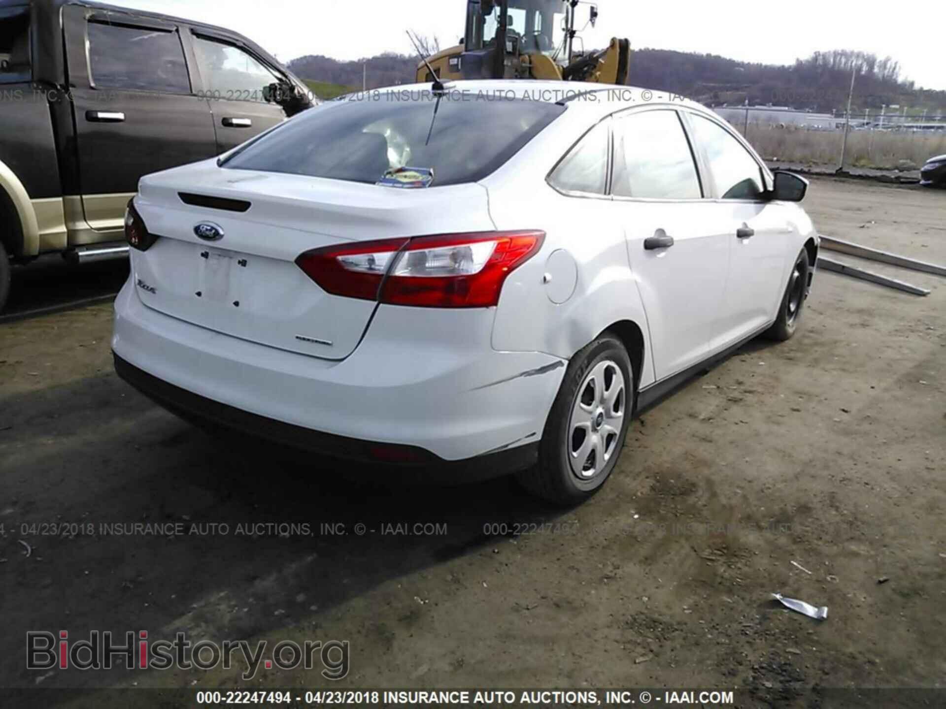 2014 Ford Focus - VIN: 1FADP3E22EL418452 - Photo 4