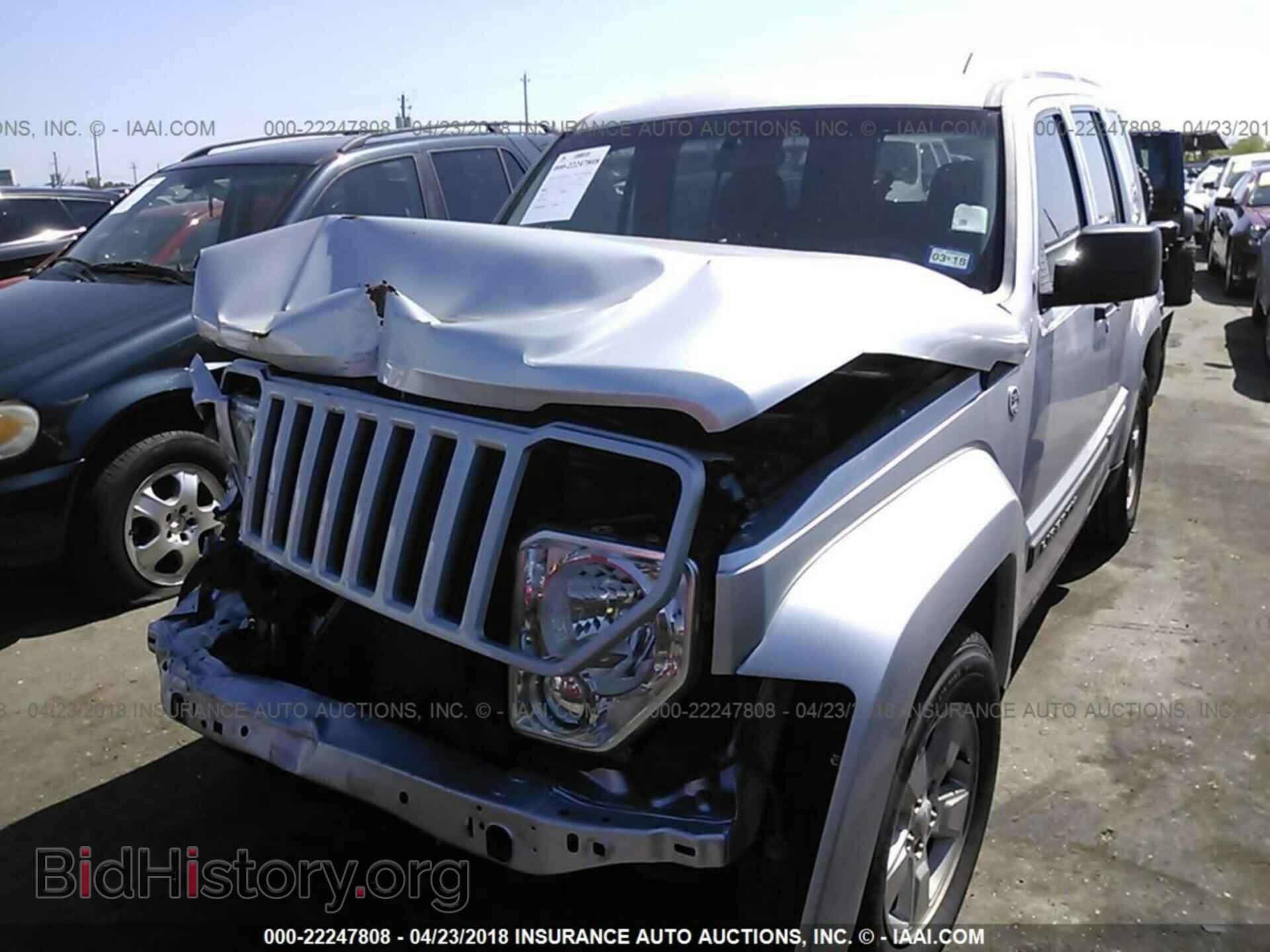 2011 Jeep Liberty - VIN: 1J4PN2GK7BW581669 - Фото 2