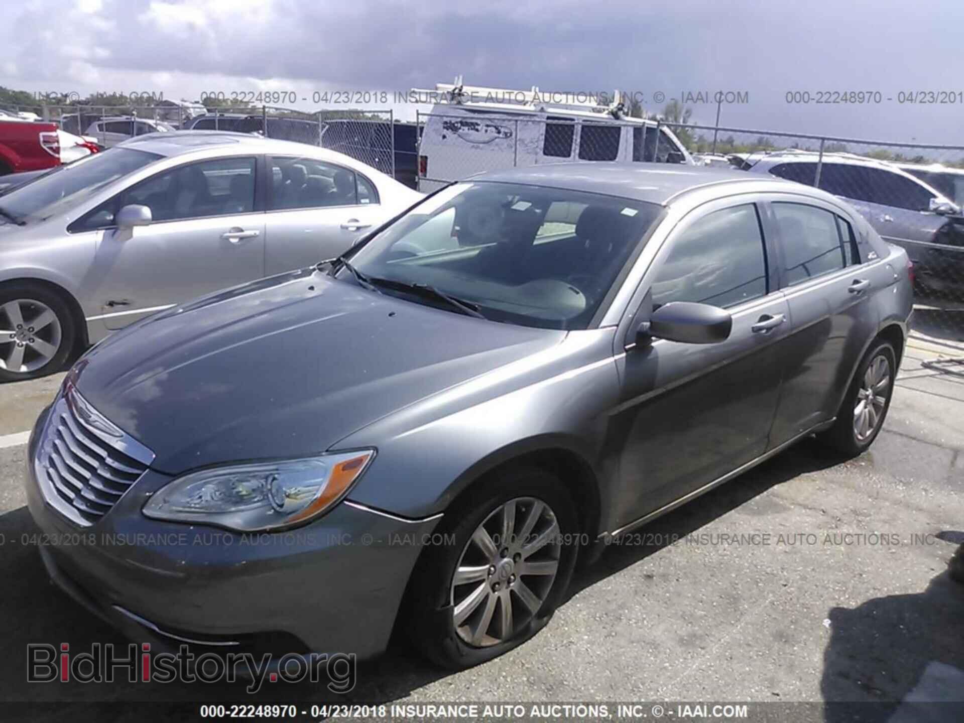 2012 Chrysler 200 - VIN: 1C3CCBBB5CN235908 - Фото 2