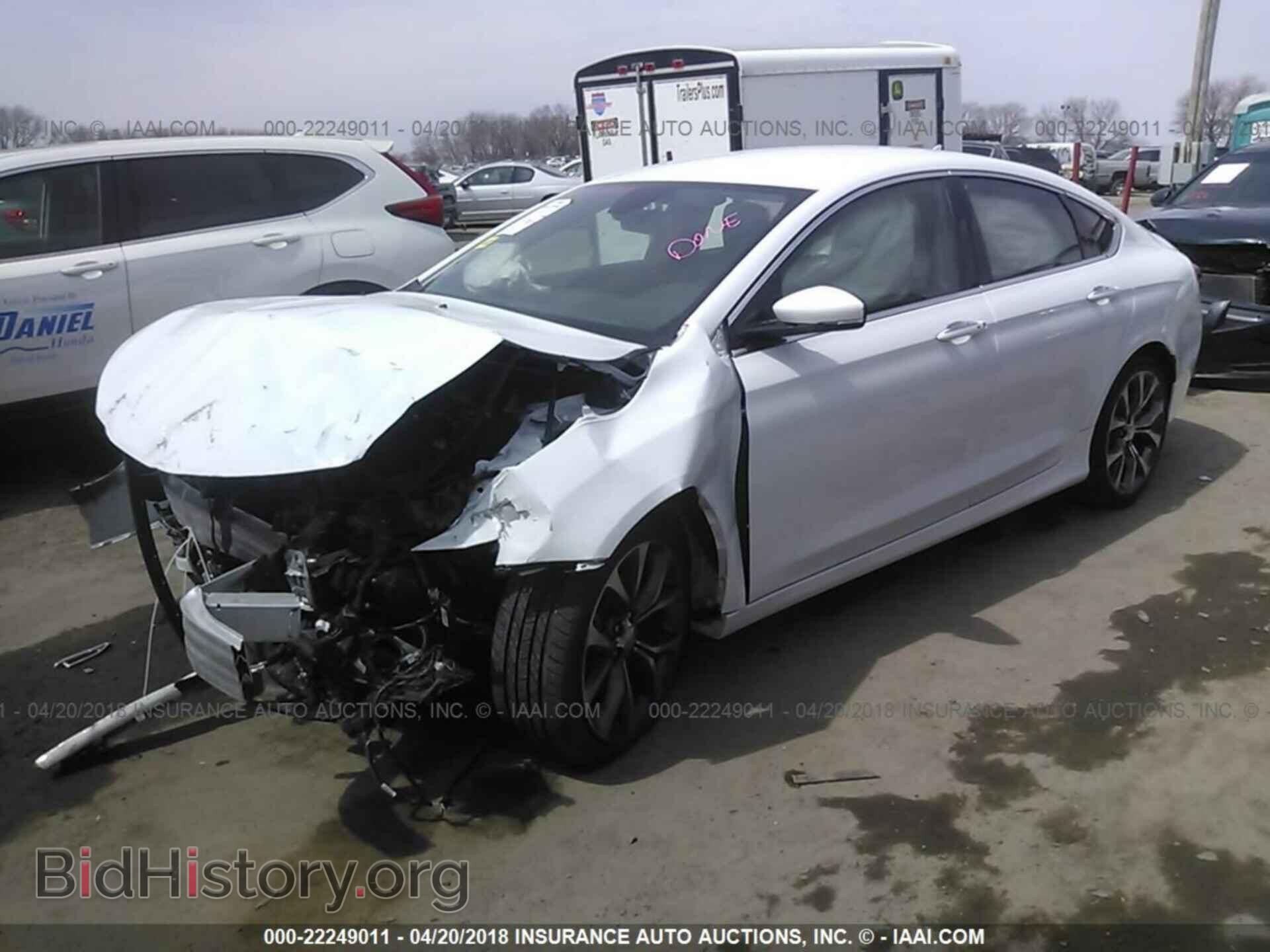 2015 Chrysler 200 - VIN: 1C3CCCCB2FN558130 - Photo 2