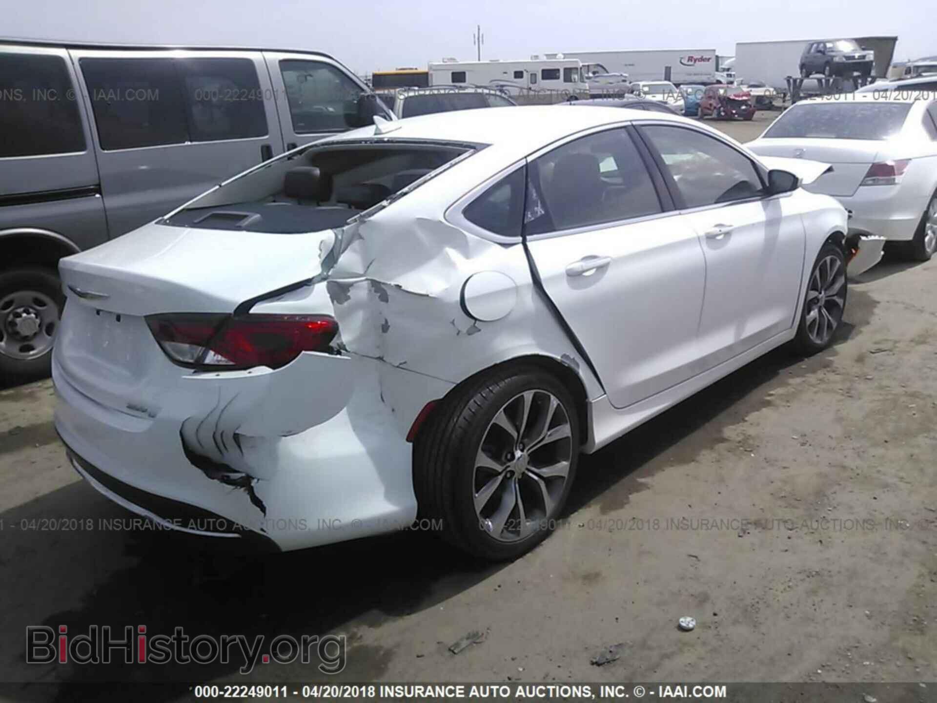 2015 Chrysler 200 - VIN: 1C3CCCCB2FN558130 - Photo 4