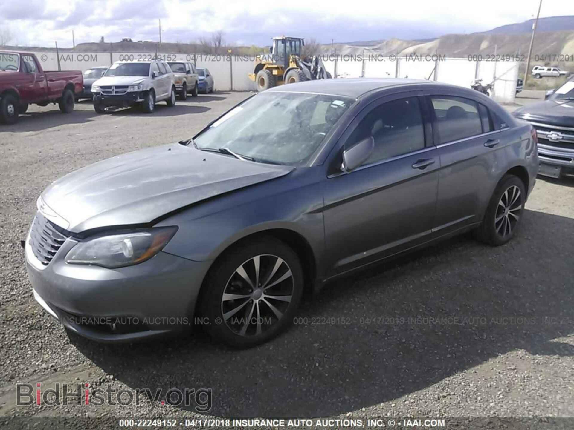 2013 Chrysler 200 - VIN: 1C3CCBBB9DN612046 - Photo 2