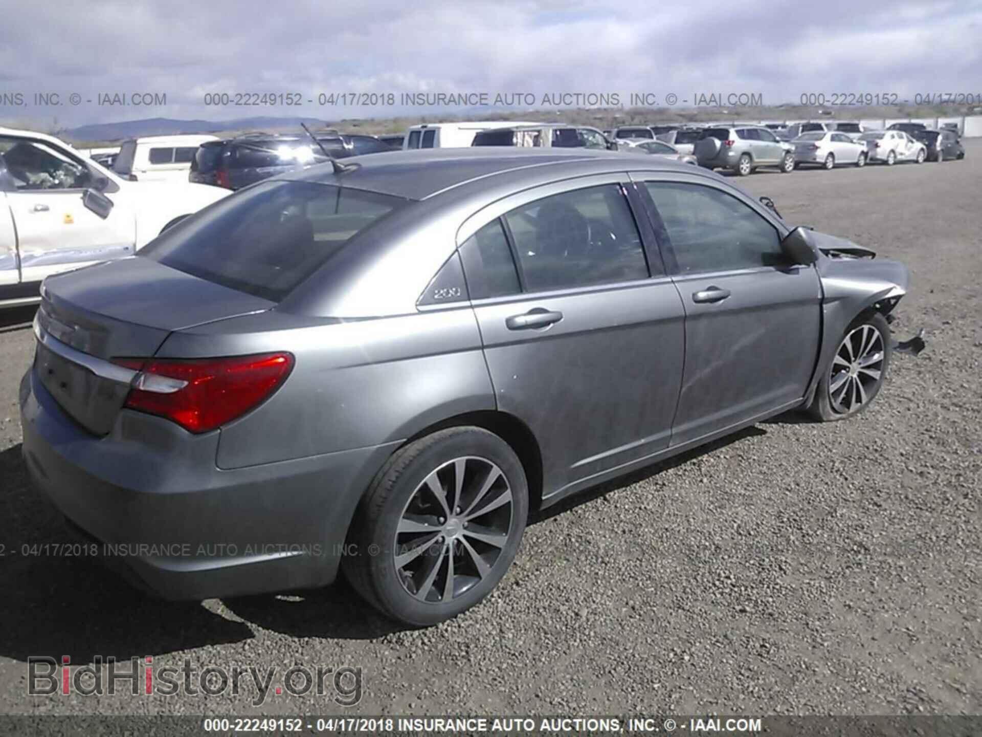 2013 Chrysler 200 - VIN: 1C3CCBBB9DN612046 - Photo 4