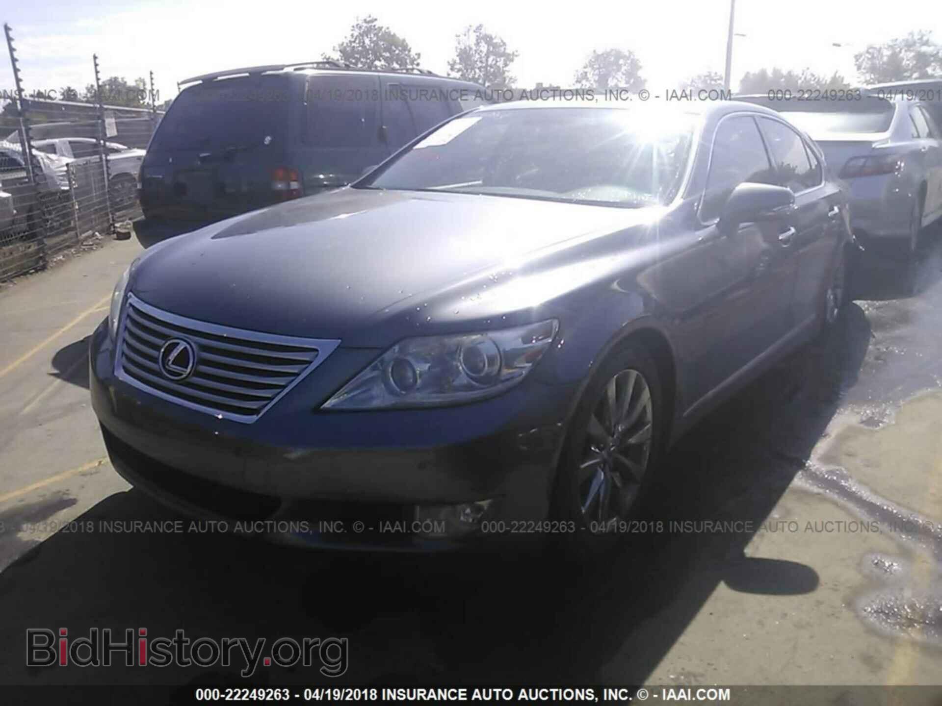2012 Lexus Ls - VIN: JTHBL5EF2C5112055 - Photo 2