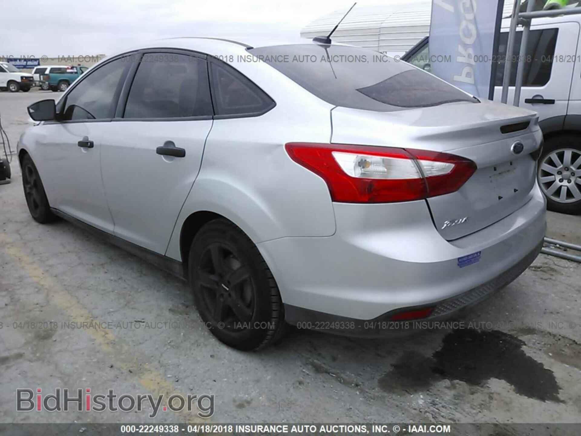 2012 Ford Focus - VIN: 1FAHP3E24CL134898 - Photo 3