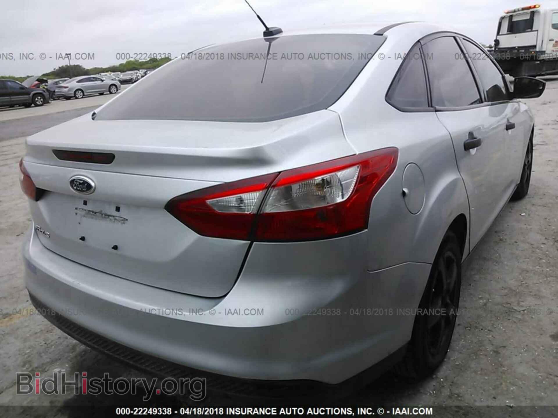2012 Ford Focus - VIN: 1FAHP3E24CL134898 - Photo 4