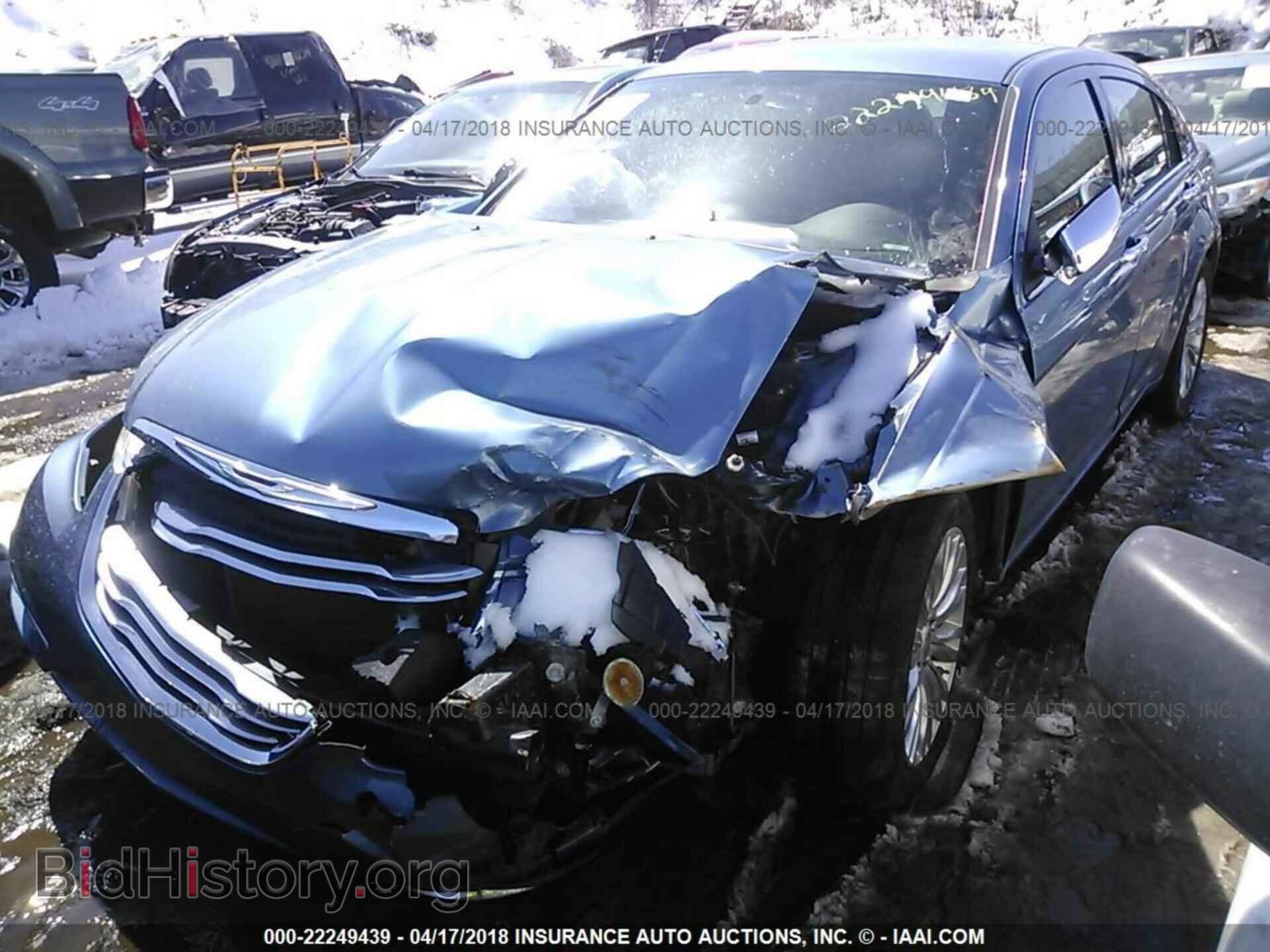 2011 Chrysler 200 - VIN: 1C3BC2FB4BN597068 - Фото 2