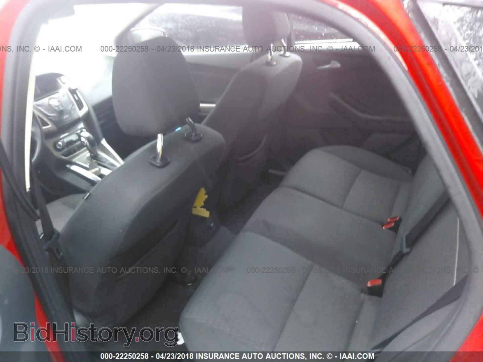 2012 Ford Focus - VIN: 1FAHP3M22CL168596 - Photo 8