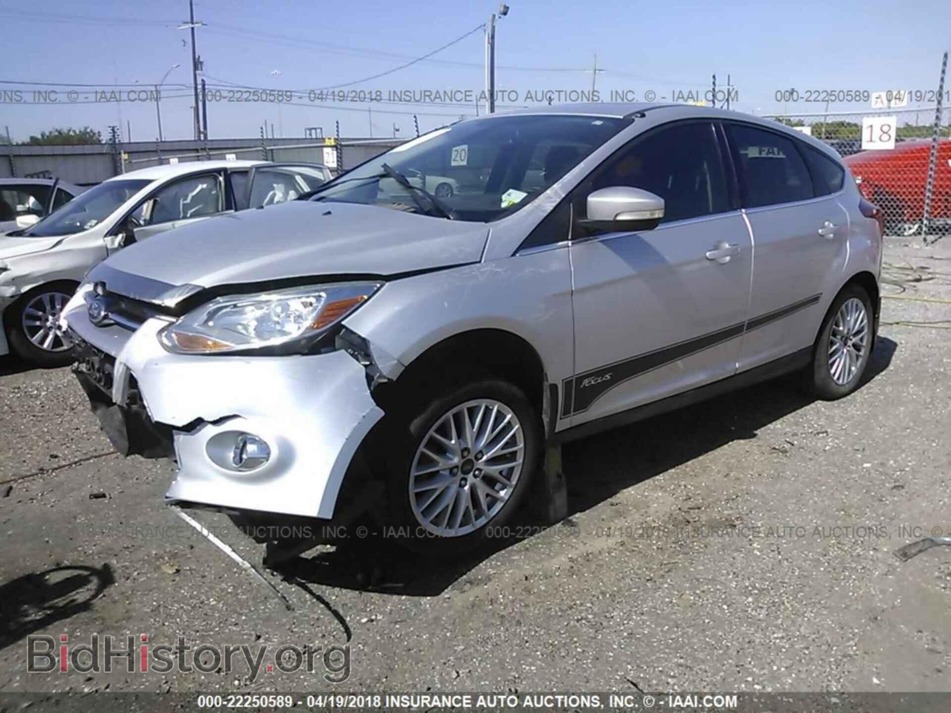 2012 Ford Focus - VIN: 1FAHP3M26CL358420 - Photo 2