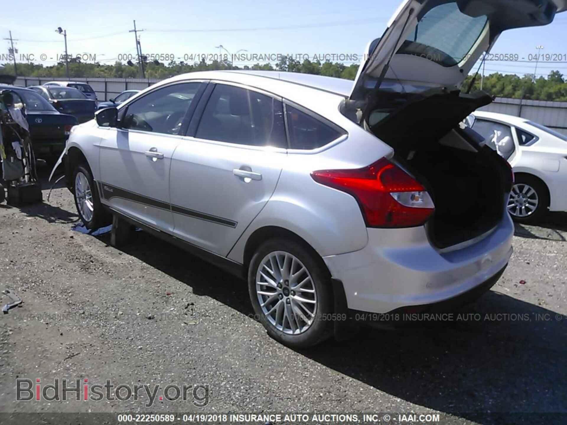 2012 Ford Focus - VIN: 1FAHP3M26CL358420 - Photo 3