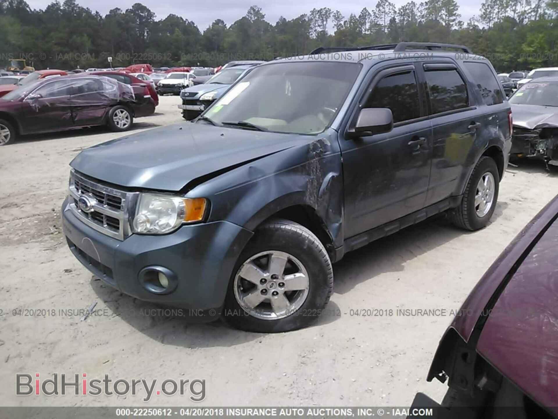 2011 Ford Escape - VIN: 1FMCU0DG7BKA36764 - Photo 2