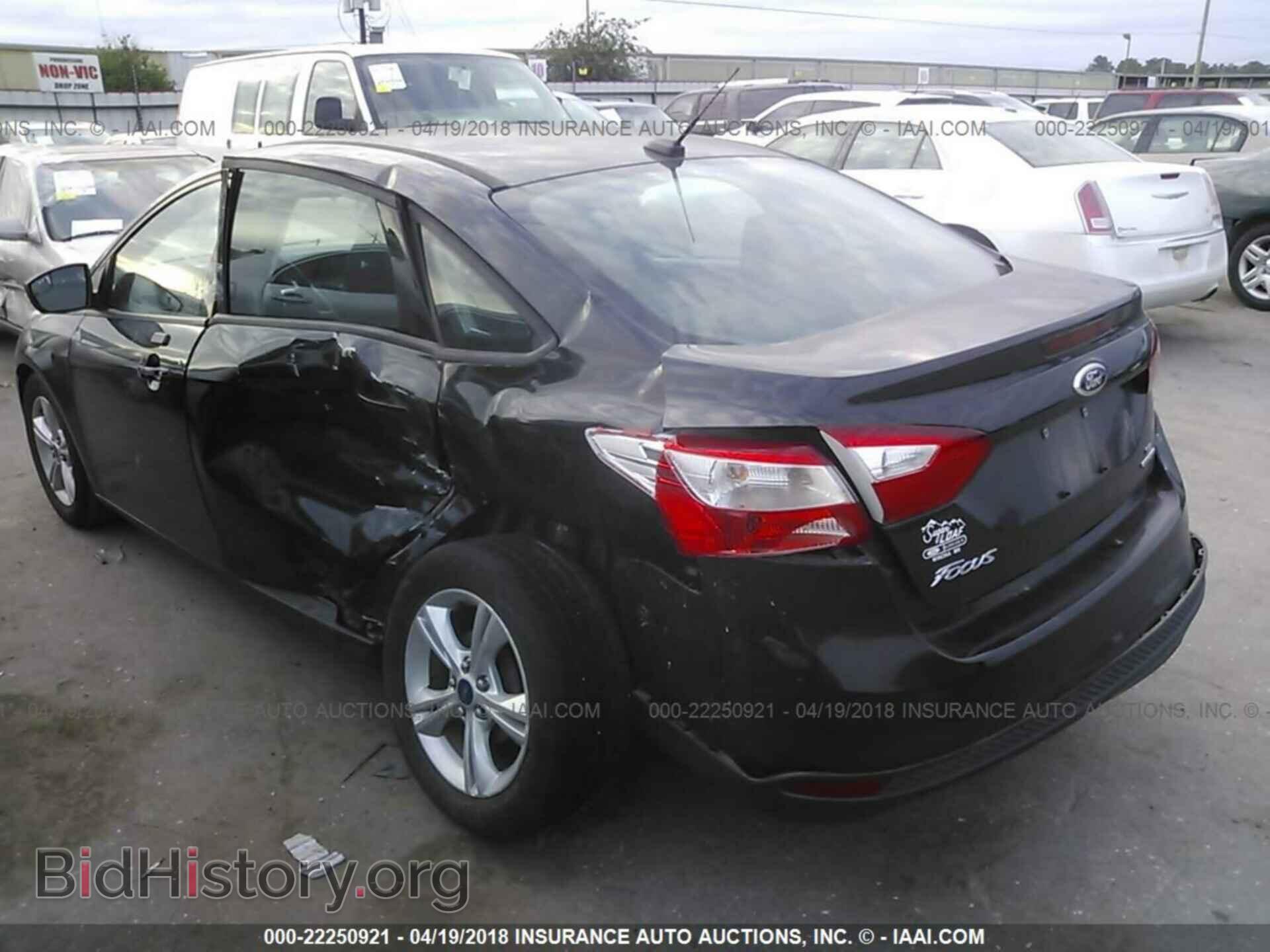 2014 Ford Focus - VIN: 1FADP3F28EL399159 - Photo 3