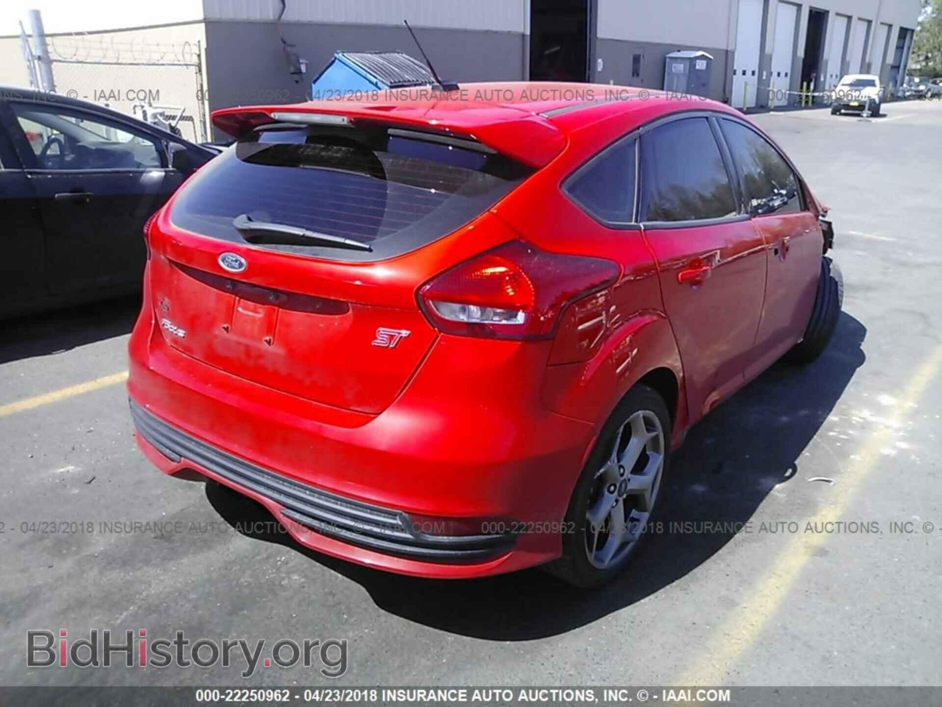 2016 Ford Focus - VIN: 1FADP3L9XGL401949 - Photo 4