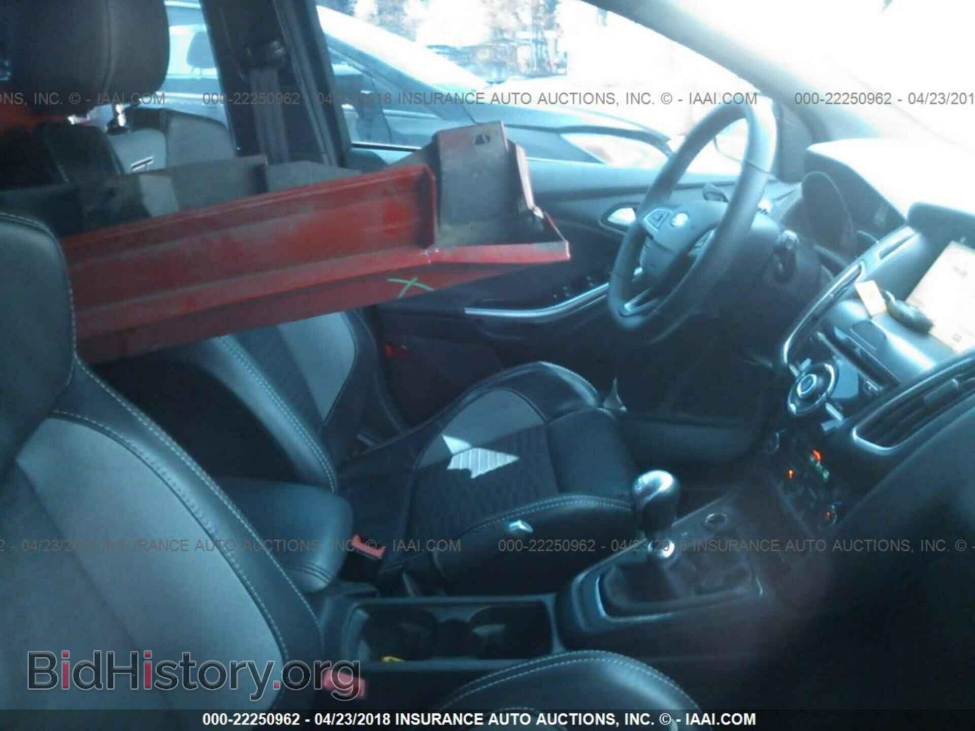 2016 Ford Focus - VIN: 1FADP3L9XGL401949 - Photo 5