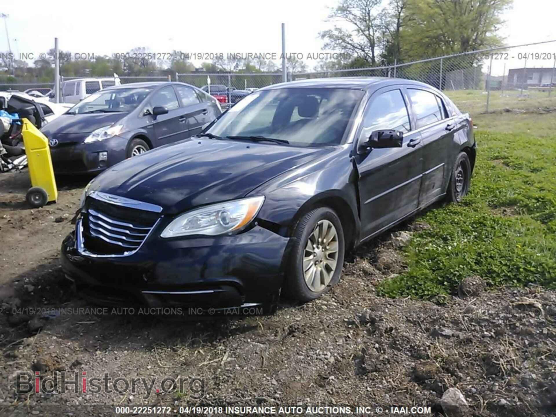 2012 Chrysler 200 - VIN: 1C3CCBAB8CN246645 - Фото 2