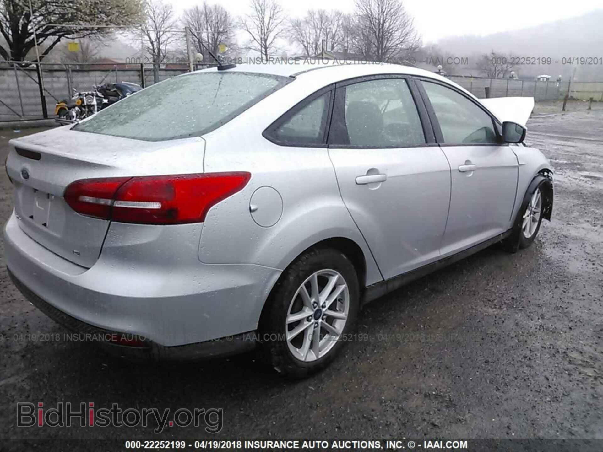 2015 Ford Focus - VIN: 1FADP3F25FL270376 - Photo 4