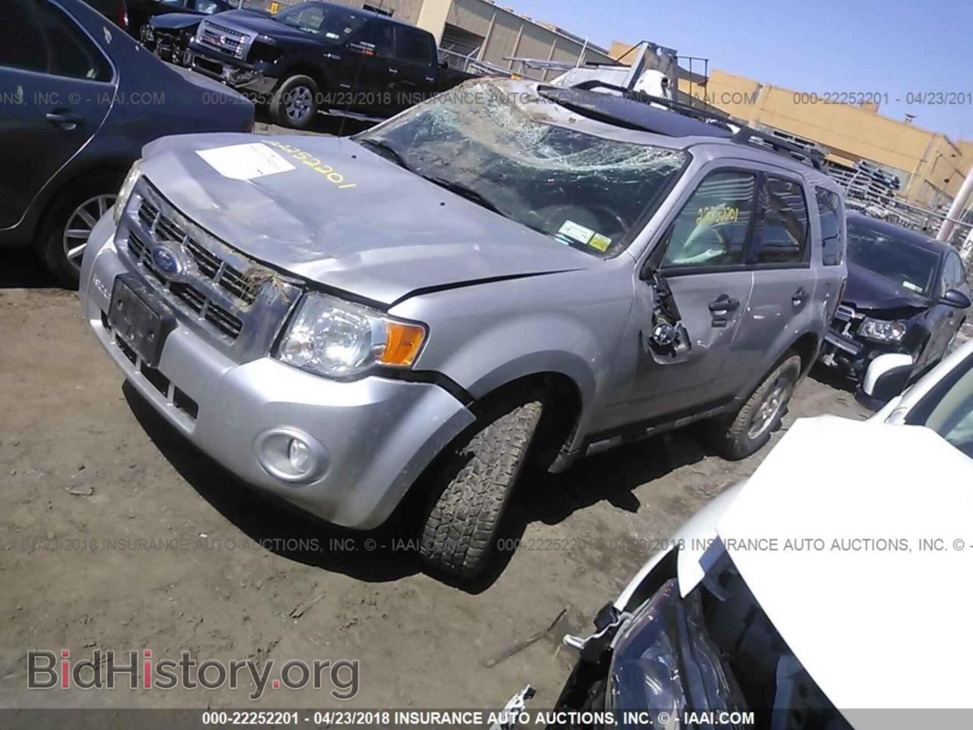 2012 Ford Escape - VIN: 1FMCU9D72CKA13446 - Photo 2