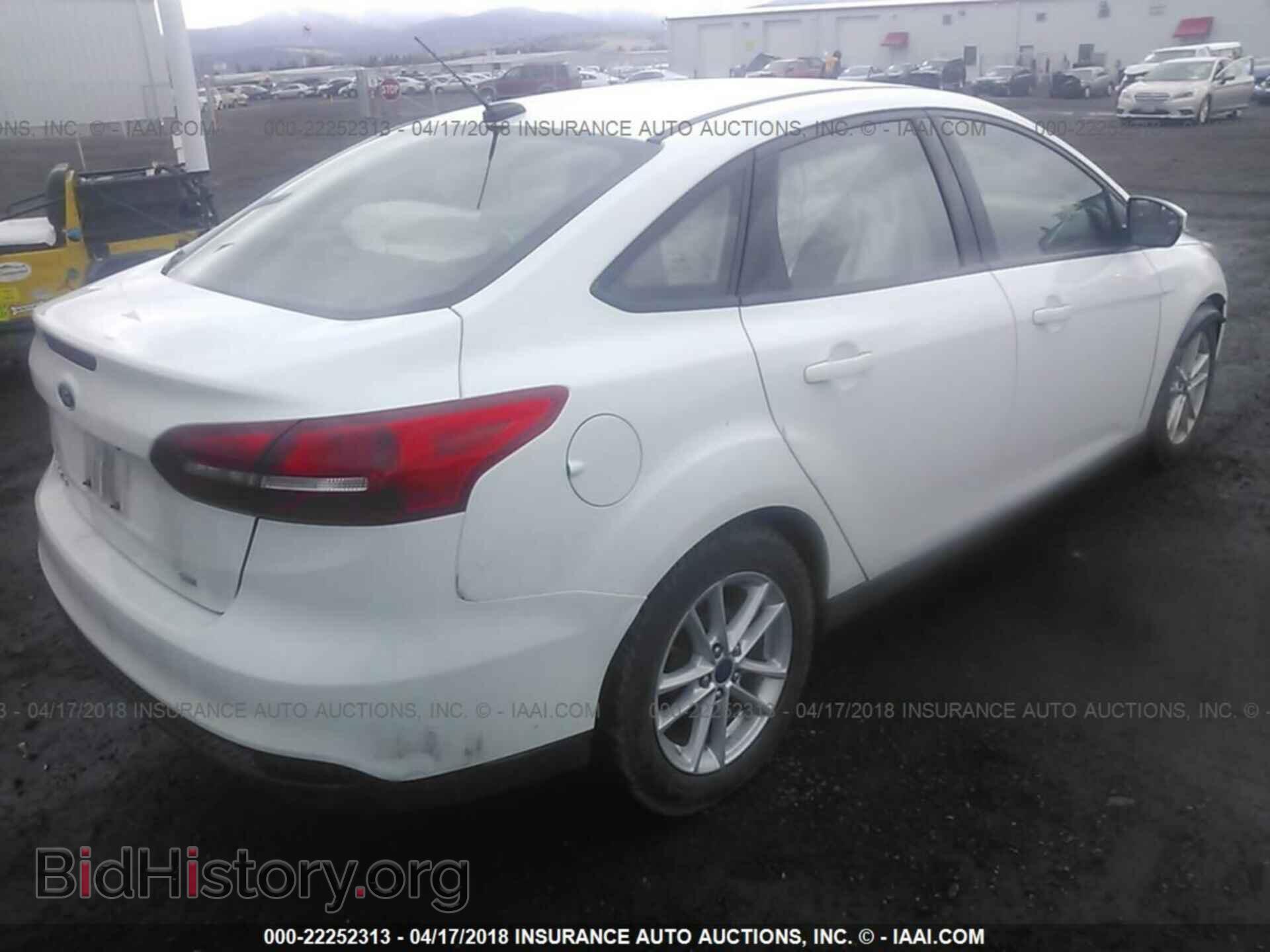 2017 Ford Focus - VIN: 1FADP3F23HL206839 - Photo 4