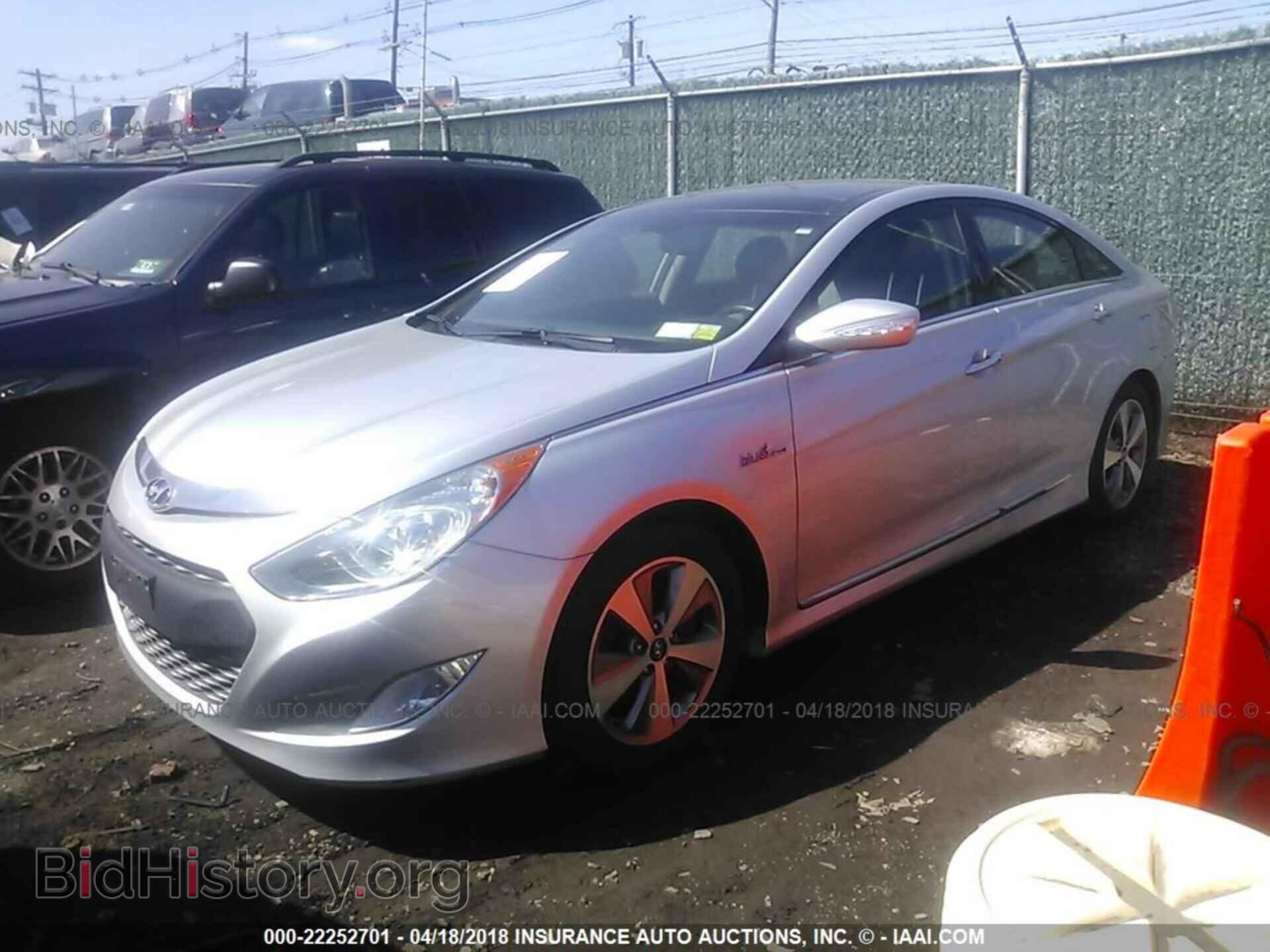 2012 Hyundai Sonata - VIN: KMHEC4A46CA024772 - Фото 2