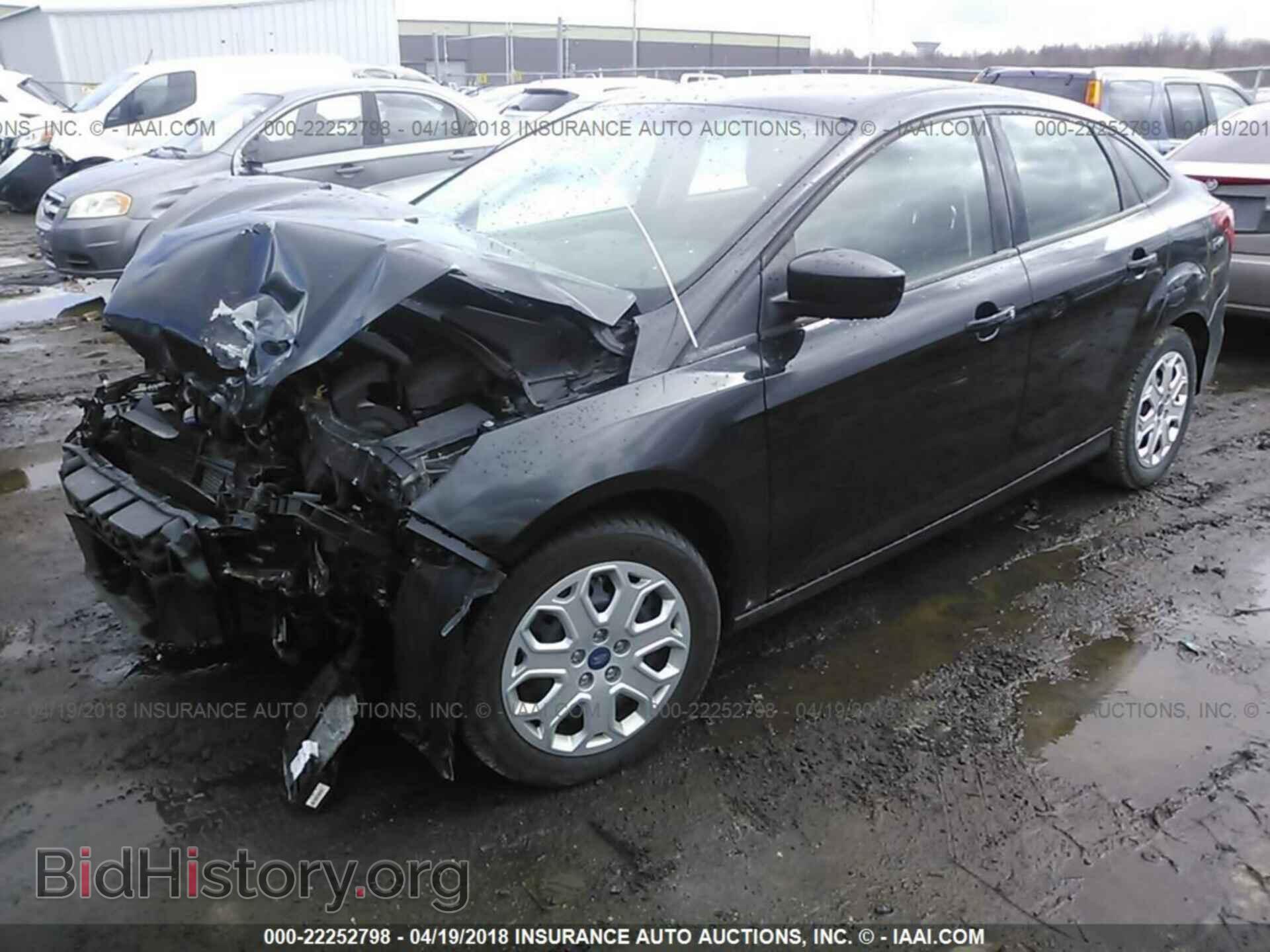 2012 Ford Focus - VIN: 1FAHP3F22CL164335 - Фото 2