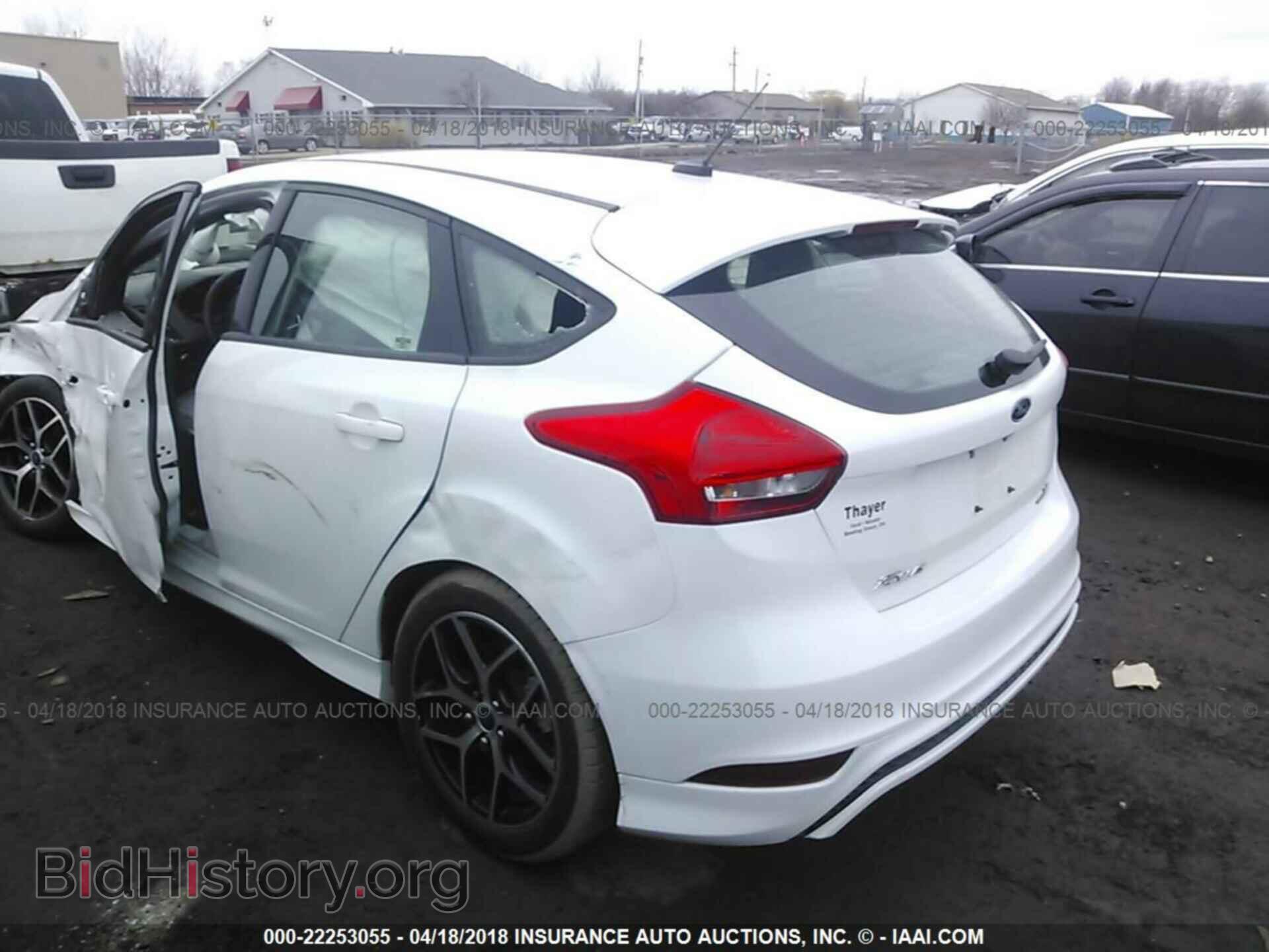 2015 Ford Focus - VIN: 1FADP3K20FL248002 - Photo 3