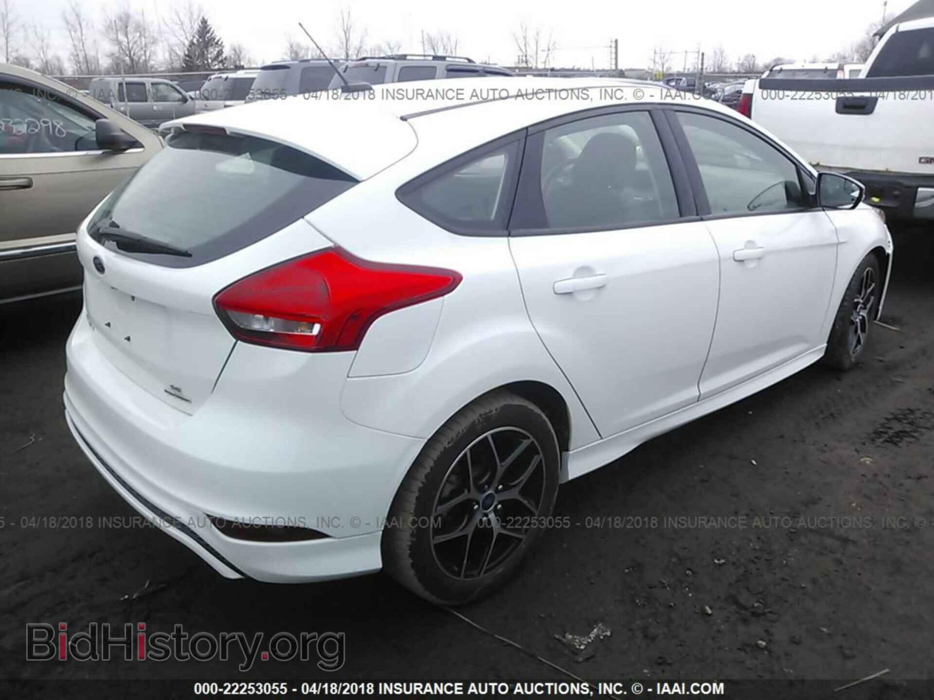2015 Ford Focus - VIN: 1FADP3K20FL248002 - Photo 4